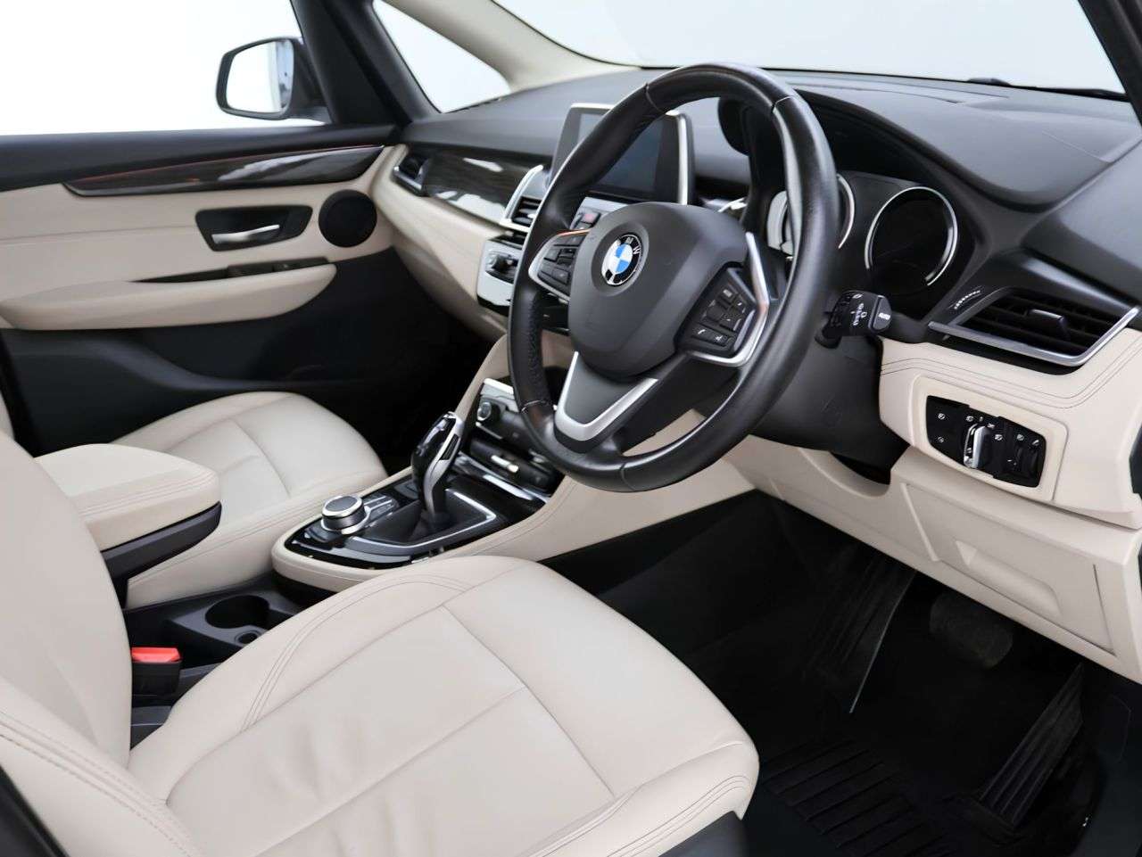 A 2018 BMW 2 SERIES ACTIVE TOURER 2.0 220i Luxury MPV 5dr Petrol DCT Euro 6 (s/s) (192 ps) A 2018 BMW 2 SERIES ACTIVE TOURER 2.0 220i Luxury MPV 5dr Petrol DCT Euro 6 (s/s) (192 ps)