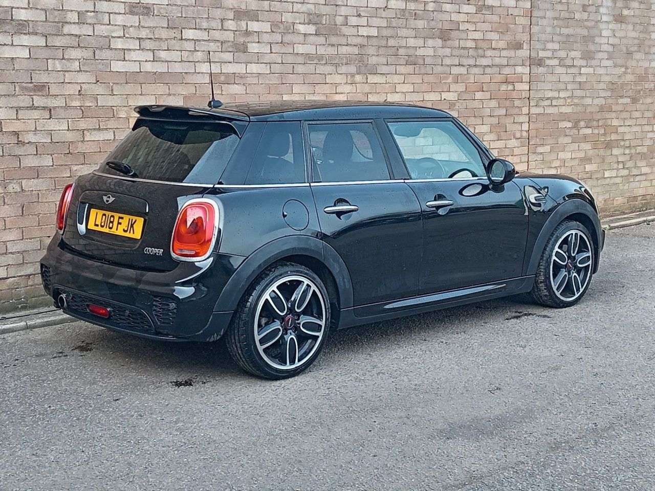 A 2018 MINI HATCH 1.5 Cooper Hatchback 5dr Petrol Manual Euro 6 (s/s) (136 ps) A 2018 MINI HATCH 1.5 Cooper Hatchback 5dr Petrol Manual Euro 6 (s/s) (136 ps)