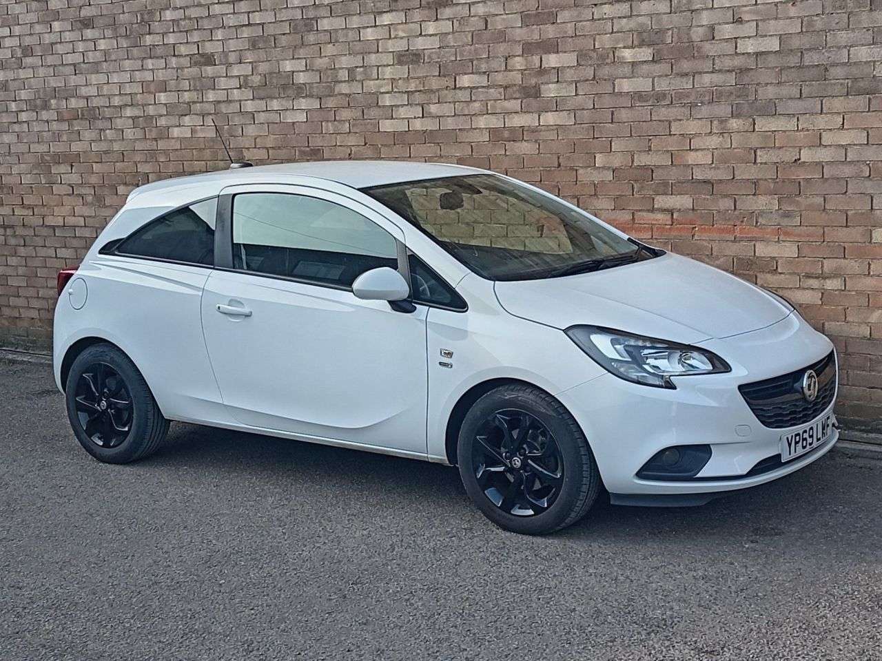 A 2019 VAUXHALL CORSA 1.4i ecoTEC Griffin Hatchback 3dr Petrol Manual Euro 6 (90 ps) A 2019 VAUXHALL CORSA 1.4i ecoTEC Griffin Hatchback 3dr Petrol Manual Euro 6 (90 ps)