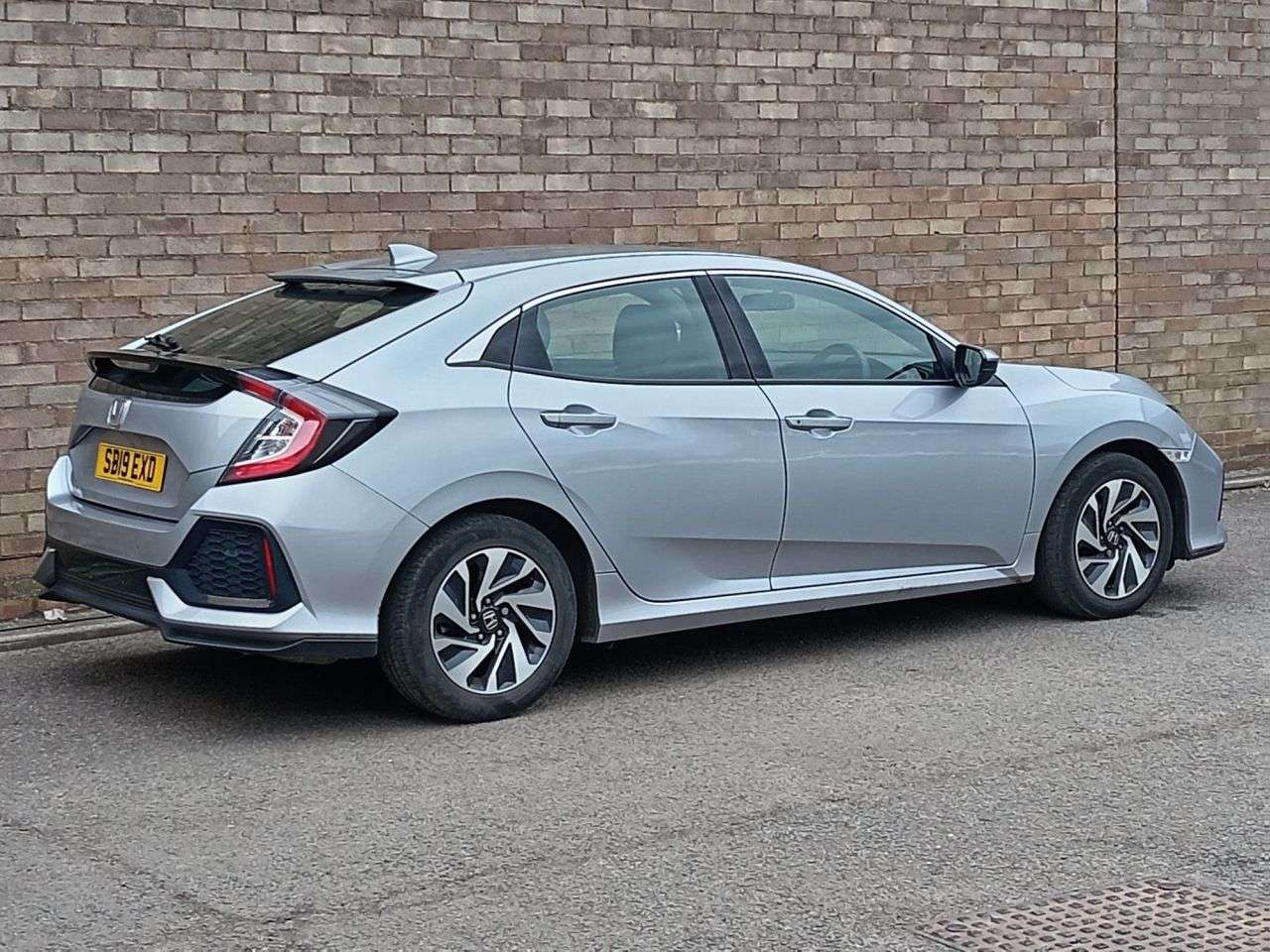 A 2019 HONDA CIVIC 1.0 VTEC Turbo SE Hatchback 5dr Petrol Manual Euro 6 (s/s) (126 ps) A 2019 HONDA CIVIC 1.0 VTEC Turbo SE Hatchback 5dr Petrol Manual Euro 6 (s/s) (126 ps)