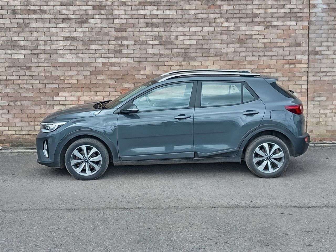 A 2023 KIA STONIC 1.0 T-GDi 2 SUV 5dr Petrol Manual Euro 6 (s/s) (99 bhp) A 2023 KIA STONIC 1.0 T-GDi 2 SUV 5dr Petrol Manual Euro 6 (s/s) (99 bhp)