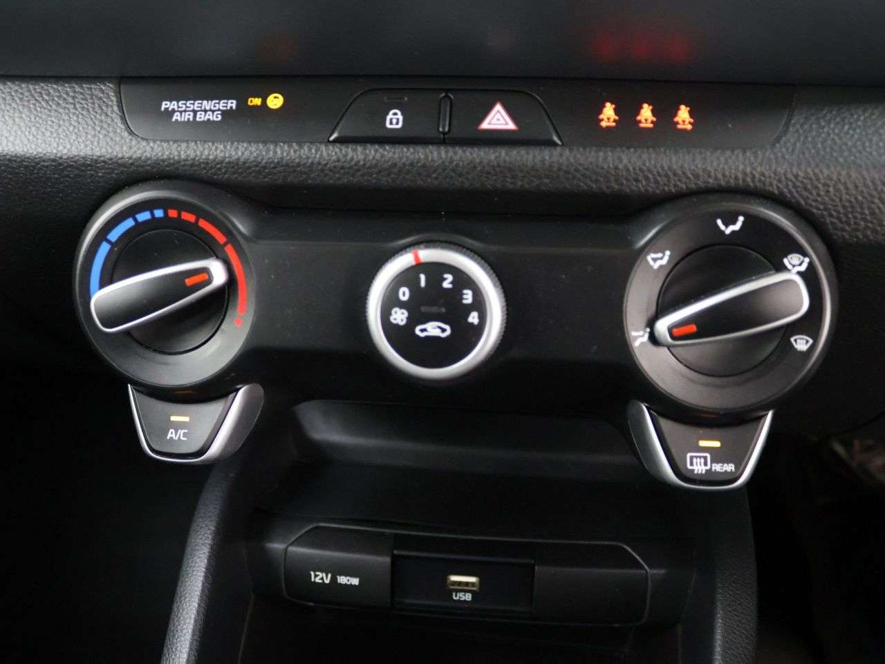 2023 KIA STONIC 2023 KIA STONIC