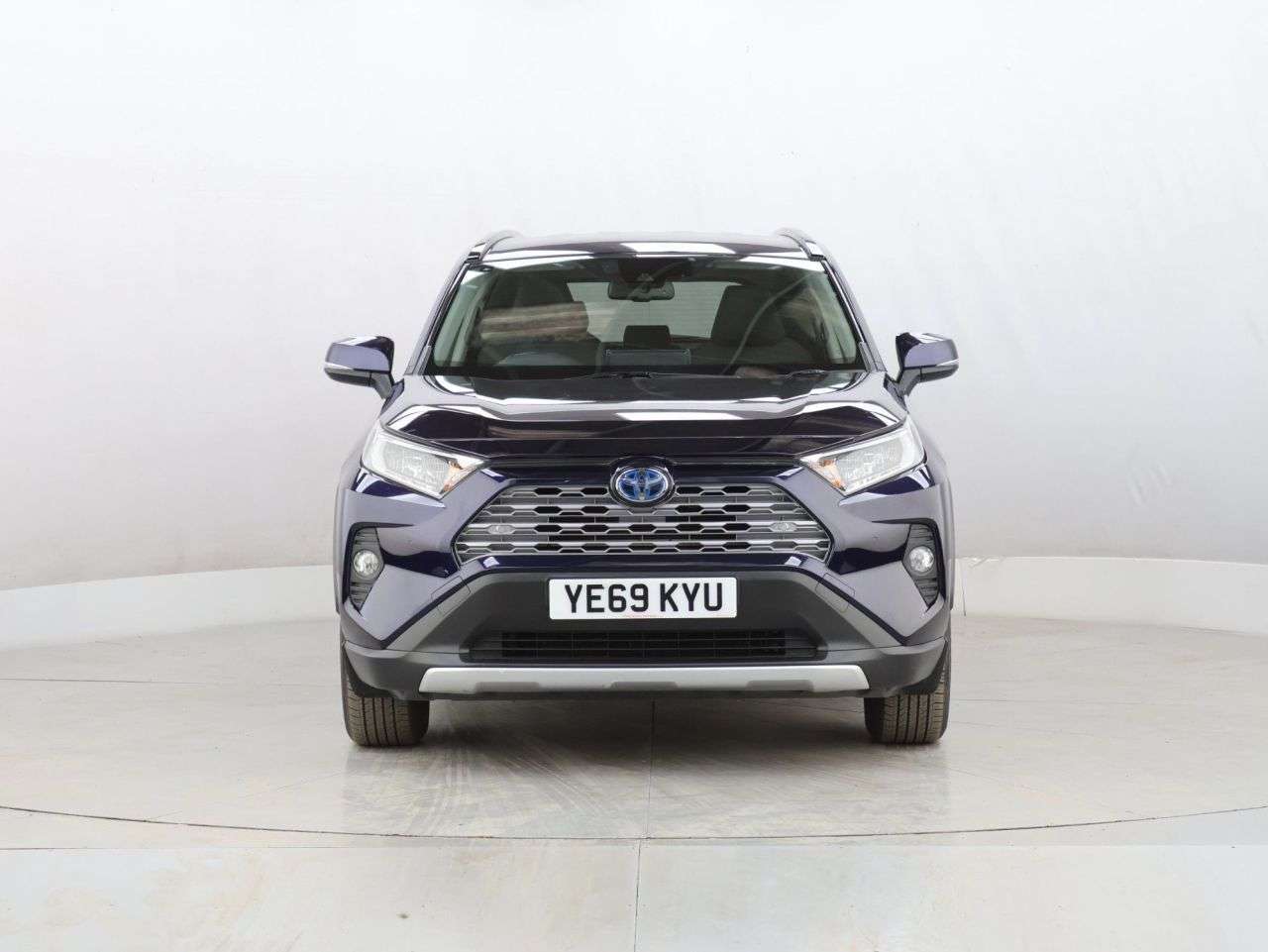 A 2019 TOYOTA RAV4 2.5 VVT-h Design SUV 5dr Petrol Hybrid CVT Euro 6 (s/s) (218 ps) A 2019 TOYOTA RAV4 2.5 VVT-h Design SUV 5dr Petrol Hybrid CVT Euro 6 (s/s) (218 ps)