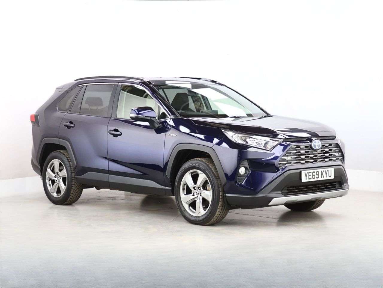 A 2019 TOYOTA RAV4 2.5 VVT-h Design SUV 5dr Petrol Hybrid CVT Euro 6 (s/s) (218 ps) A 2019 TOYOTA RAV4 2.5 VVT-h Design SUV 5dr Petrol Hybrid CVT Euro 6 (s/s) (218 ps)