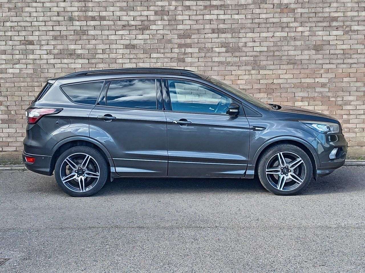 A 2018 FORD KUGA 2.0 TDCi EcoBlue ST-Line SUV 5dr Diesel Manual Euro 6 (s/s) (150 ps) A 2018 FORD KUGA 2.0 TDCi EcoBlue ST-Line SUV 5dr Diesel Manual Euro 6 (s/s) (150 ps)