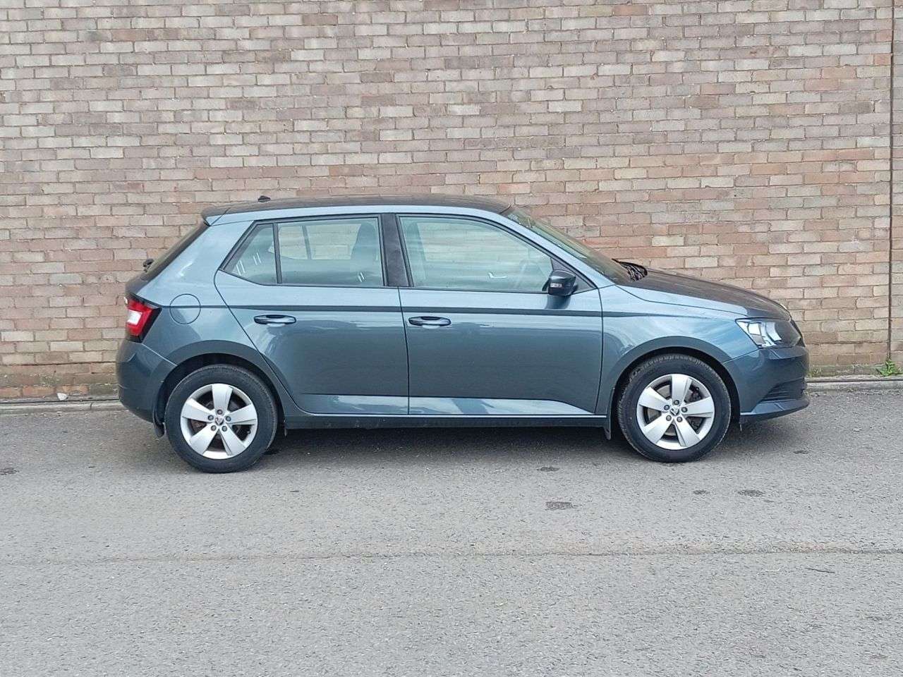 A 2018 SKODA FABIA 1.0 TSI SE Hatchback 5dr Petrol DSG Euro 6 (s/s) (110 ps) A 2018 SKODA FABIA 1.0 TSI SE Hatchback 5dr Petrol DSG Euro 6 (s/s) (110 ps)