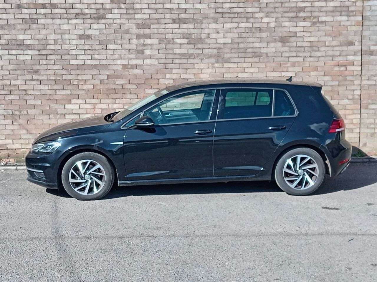 A 2020 VOLKSWAGEN GOLF 1.5 TSI EVO Match Edition Hatchback 5dr Petrol Manual Euro 6 (s/s) (130 ps) A 2020 VOLKSWAGEN GOLF 1.5 TSI EVO Match Edition Hatchback 5dr Petrol Manual Euro 6 (s/s) (130 ps)