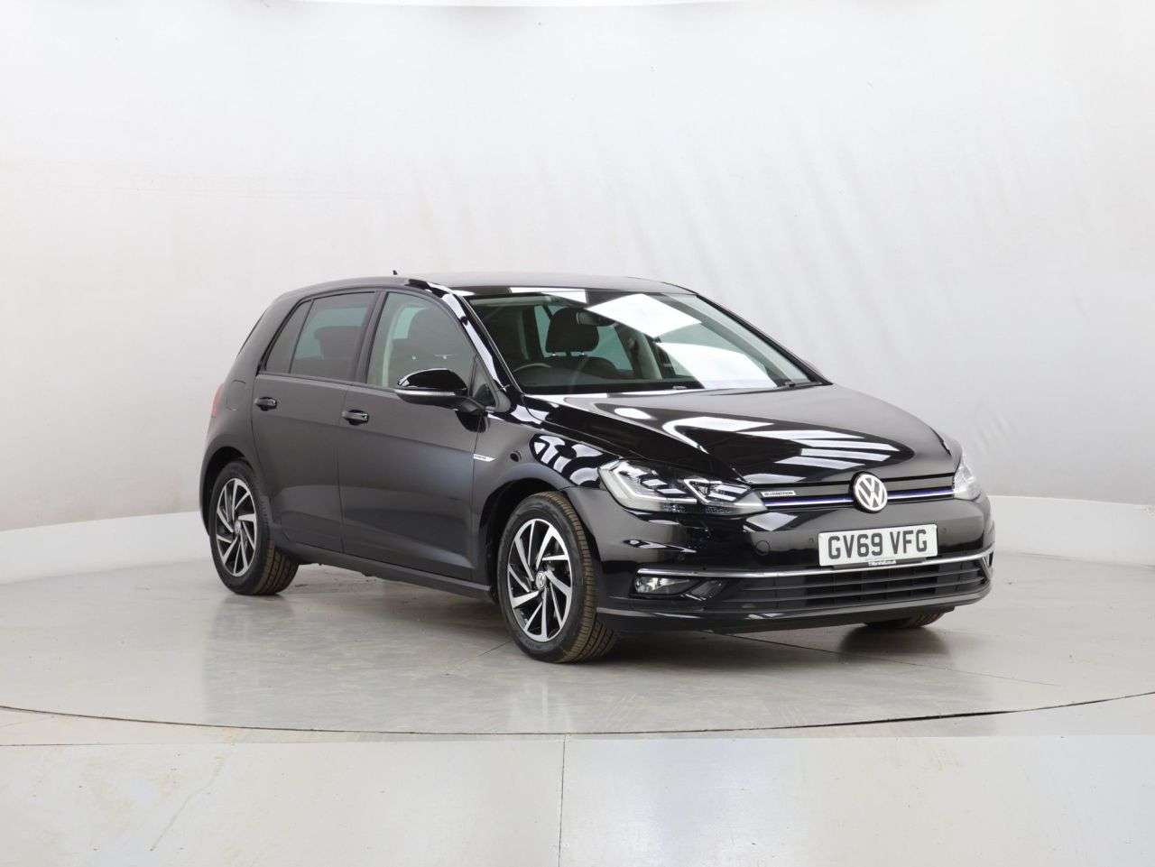 A 2020 VOLKSWAGEN GOLF 1.5 TSI EVO Match Edition Hatchback 5dr Petrol Manual Euro 6 (s/s) (130 ps) A 2020 VOLKSWAGEN GOLF 1.5 TSI EVO Match Edition Hatchback 5dr Petrol Manual Euro 6 (s/s) (130 ps)