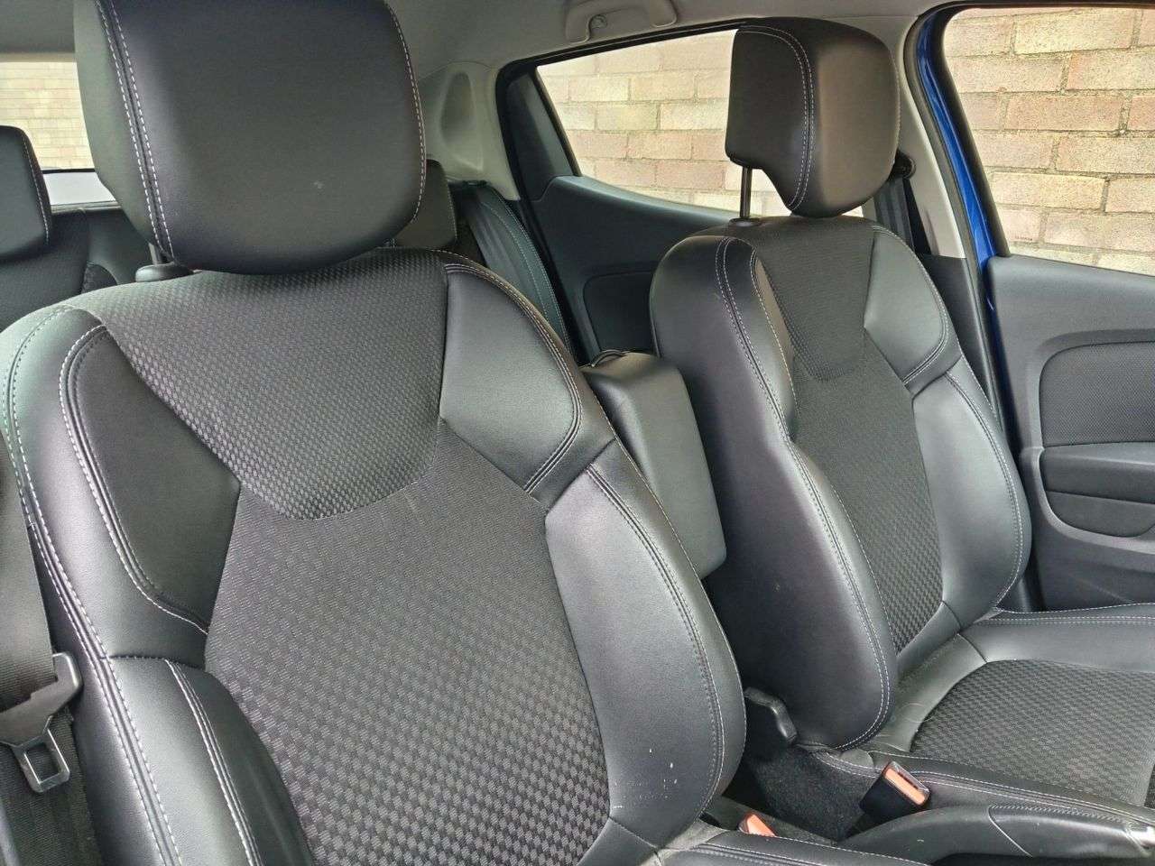 A 2017 RENAULT CLIO 0.9 TCe Dynamique S Nav Hatchback 5dr Petrol Manual Euro 6 (s/s) (90 ps) A 2017 RENAULT CLIO 0.9 TCe Dynamique S Nav Hatchback 5dr Petrol Manual Euro 6 (s/s) (90 ps)