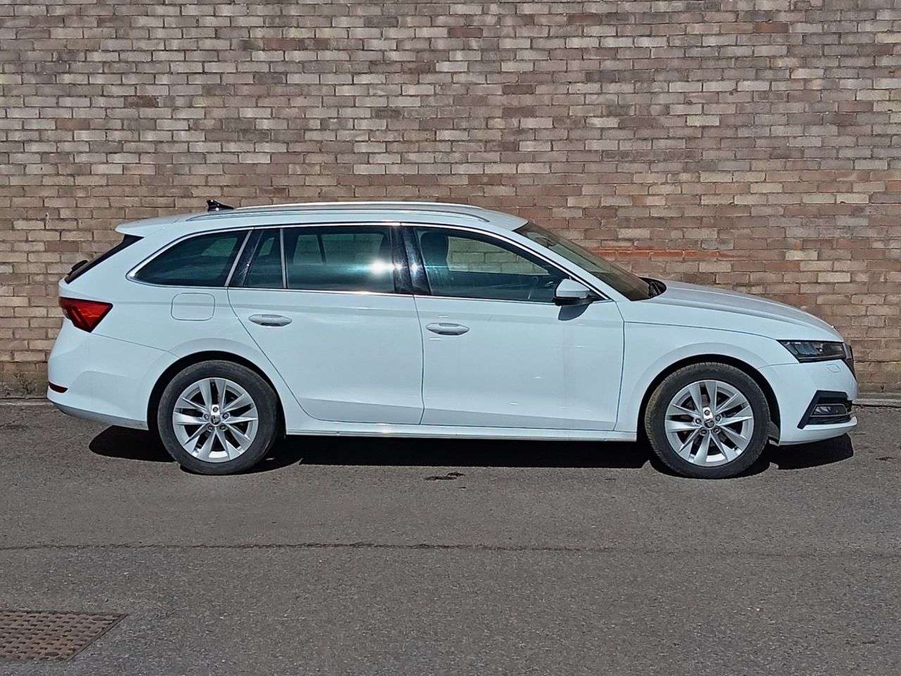 A 2022 SKODA OCTAVIA 1.5 TSI e-TEC MHEV SE L Estate 5dr Petrol Hybrid DSG Euro 6 (s/s) (150 ps) A 2022 SKODA OCTAVIA 1.5 TSI e-TEC MHEV SE L Estate 5dr Petrol Hybrid DSG Euro 6 (s/s) (150 ps)