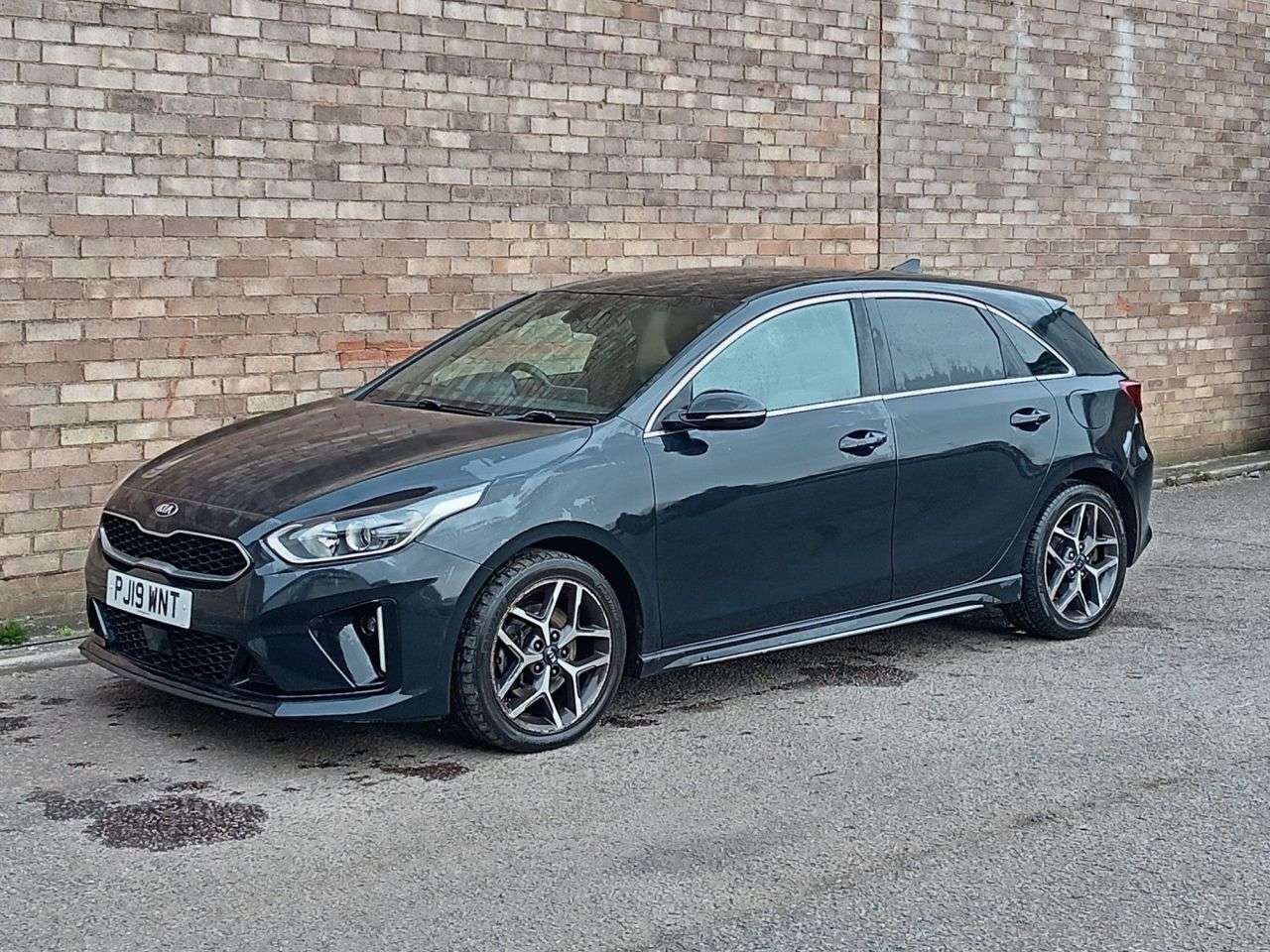 A 2019 KIA CEED 1.0 T-GDi GT-Line Hatchback 5dr Petrol Manual Euro 6 (s/s) (118 bhp) A 2019 KIA CEED 1.0 T-GDi GT-Line Hatchback 5dr Petrol Manual Euro 6 (s/s) (118 bhp)