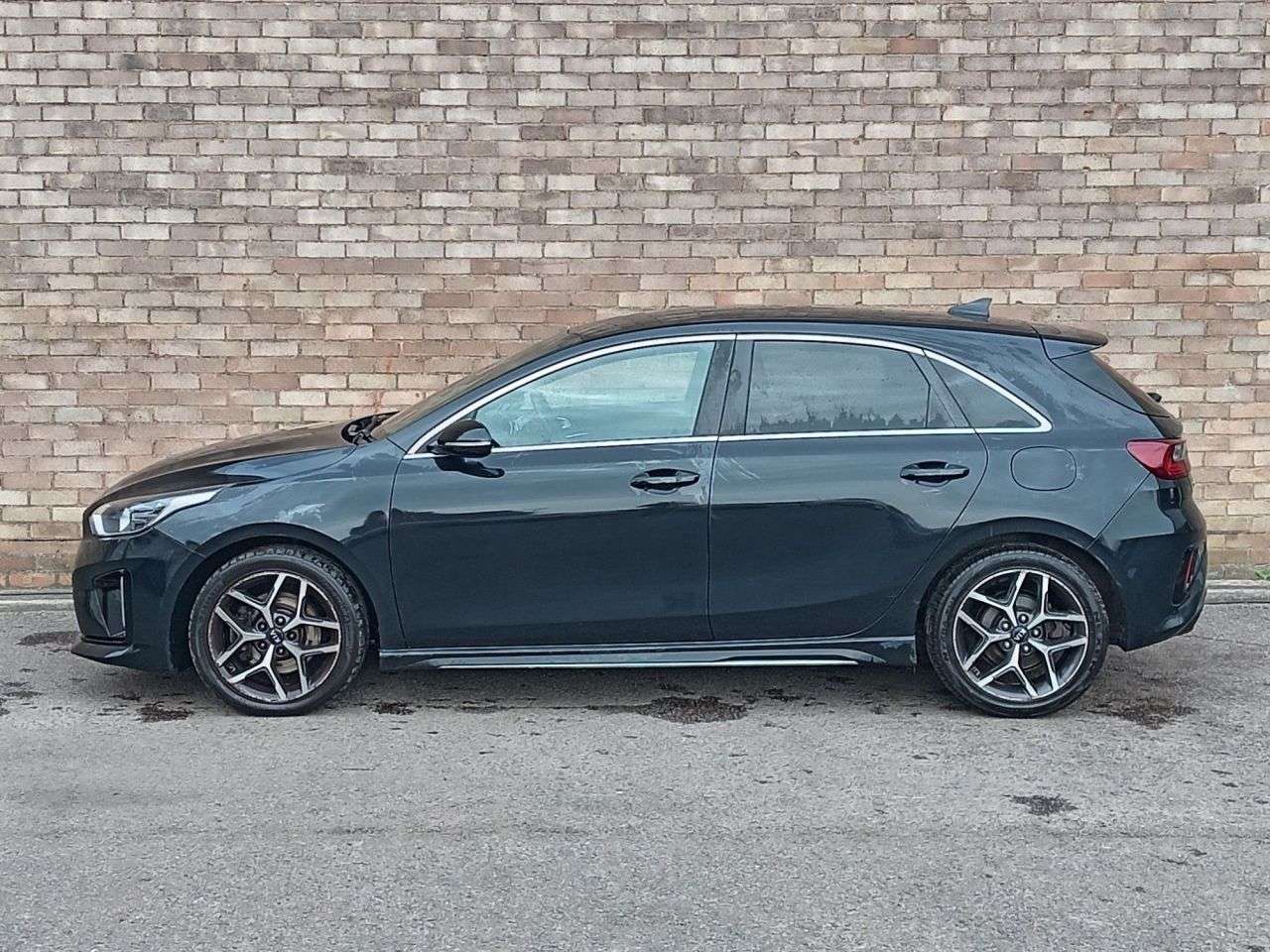 A 2019 KIA CEED 1.0 T-GDi GT-Line Hatchback 5dr Petrol Manual Euro 6 (s/s) (118 bhp) A 2019 KIA CEED 1.0 T-GDi GT-Line Hatchback 5dr Petrol Manual Euro 6 (s/s) (118 bhp)