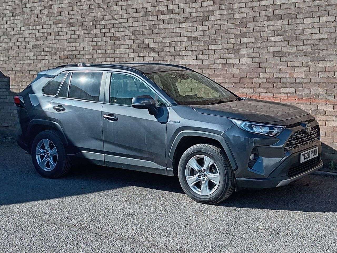 A 2020 TOYOTA RAV4 2.5 VVT-h Icon SUV 5dr Petrol Hybrid CVT Euro 6 (s/s) (218 ps) A 2020 TOYOTA RAV4 2.5 VVT-h Icon SUV 5dr Petrol Hybrid CVT Euro 6 (s/s) (218 ps)
