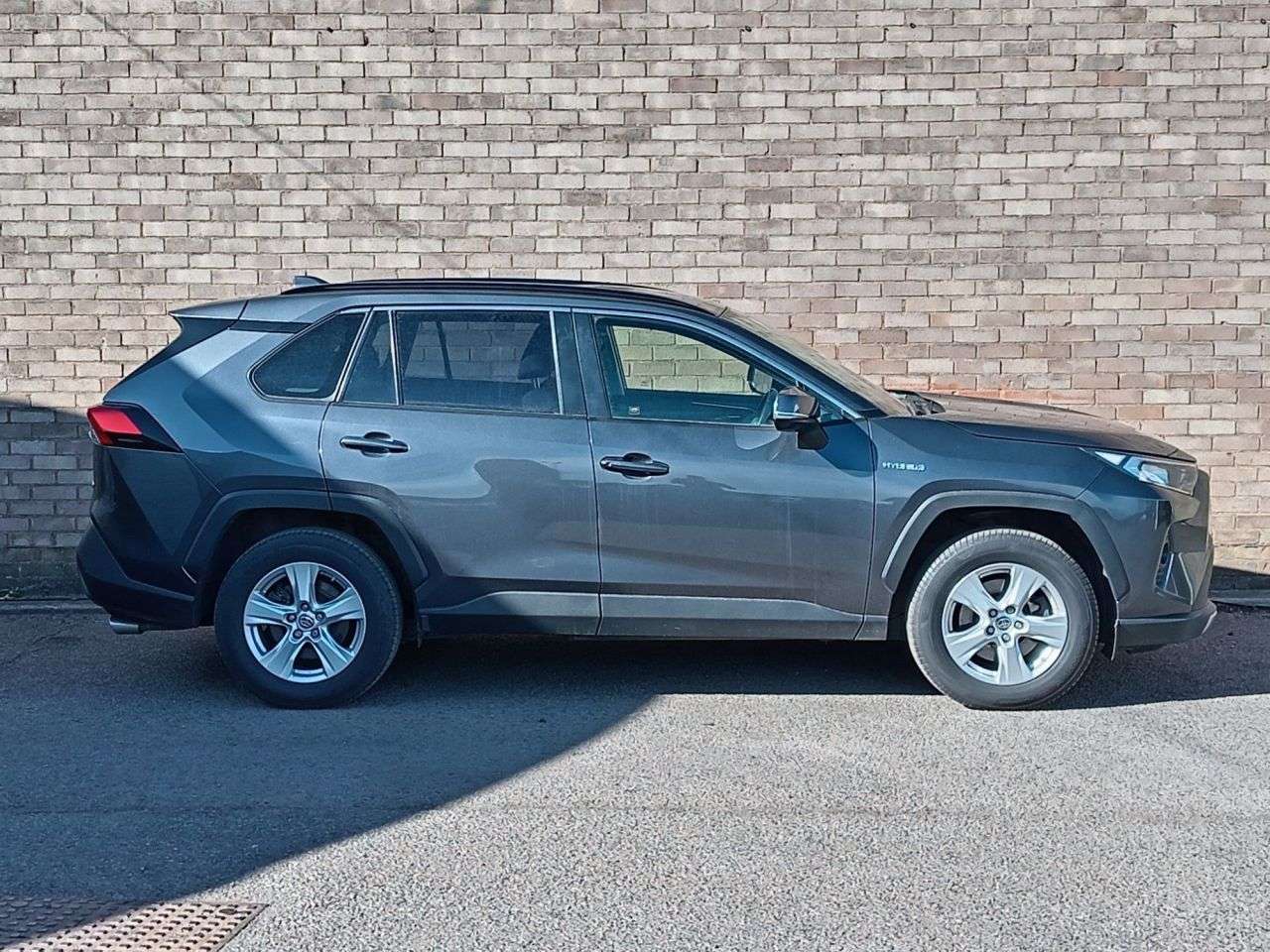 A 2020 TOYOTA RAV4 2.5 VVT-h Icon SUV 5dr Petrol Hybrid CVT Euro 6 (s/s) (218 ps) A 2020 TOYOTA RAV4 2.5 VVT-h Icon SUV 5dr Petrol Hybrid CVT Euro 6 (s/s) (218 ps)