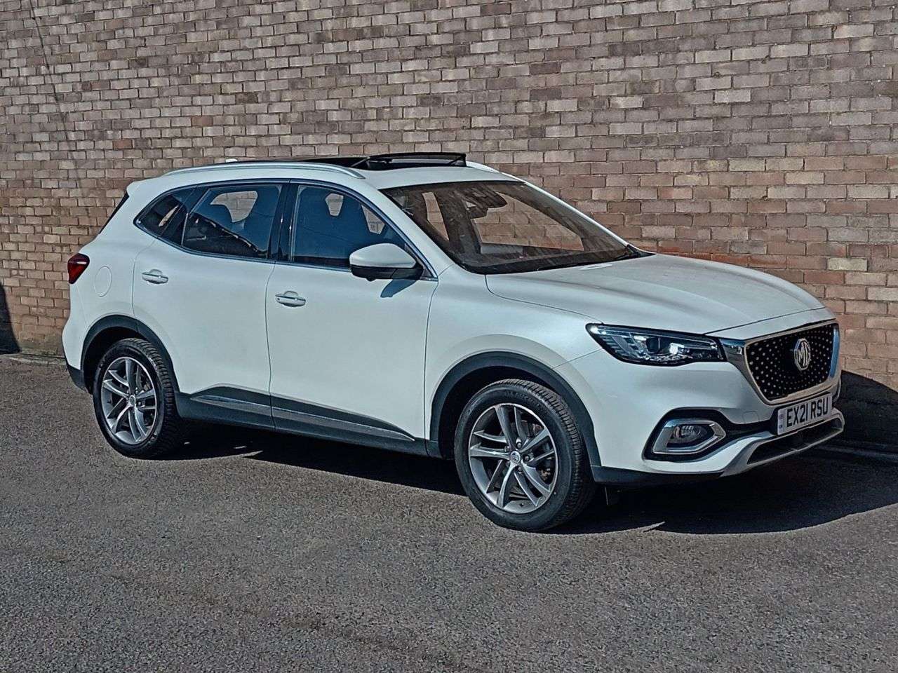 A 2021 MG MG HS 1.5 T-GDI 16.6kWh Exclusive SUV 5dr Petrol Plug-in Hybrid Auto Euro 6 (s/s) A 2021 MG MG HS 1.5 T-GDI 16.6kWh Exclusive SUV 5dr Petrol Plug-in Hybrid Auto Euro 6 (s/s)