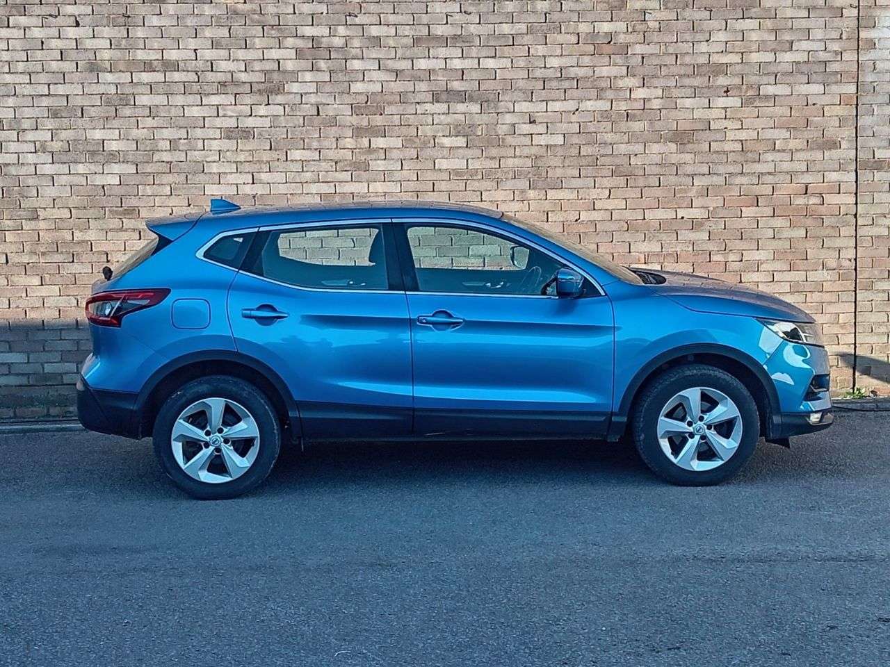 A 2019 NISSAN QASHQAI 1.3 DIG-T Acenta Premium SUV 5dr Petrol Manual Euro 6 (s/s) (140 ps) A 2019 NISSAN QASHQAI 1.3 DIG-T Acenta Premium SUV 5dr Petrol Manual Euro 6 (s/s) (140 ps)