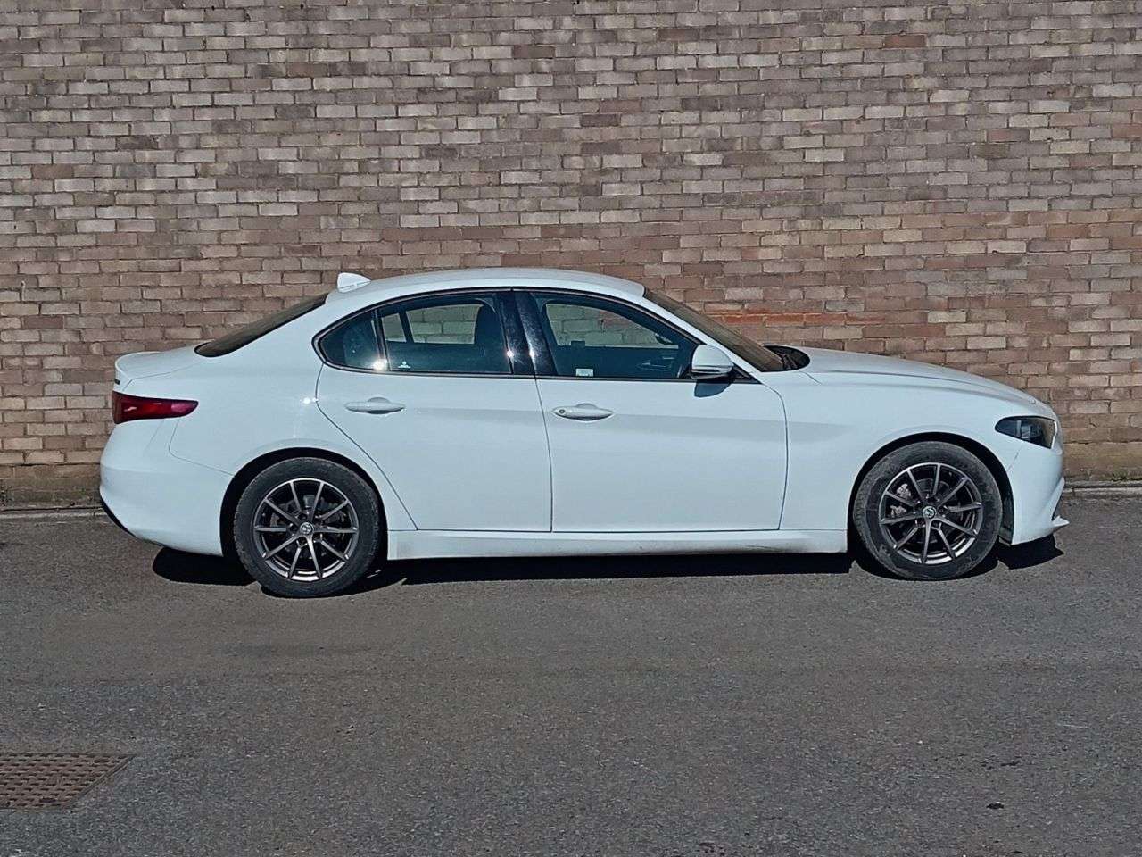 A 2020 ALFA ROMEO GIULIA 2.2 TD Super Saloon 4dr Diesel Auto Euro 6 (s/s) (160 ps) A 2020 ALFA ROMEO GIULIA 2.2 TD Super Saloon 4dr Diesel Auto Euro 6 (s/s) (160 ps)