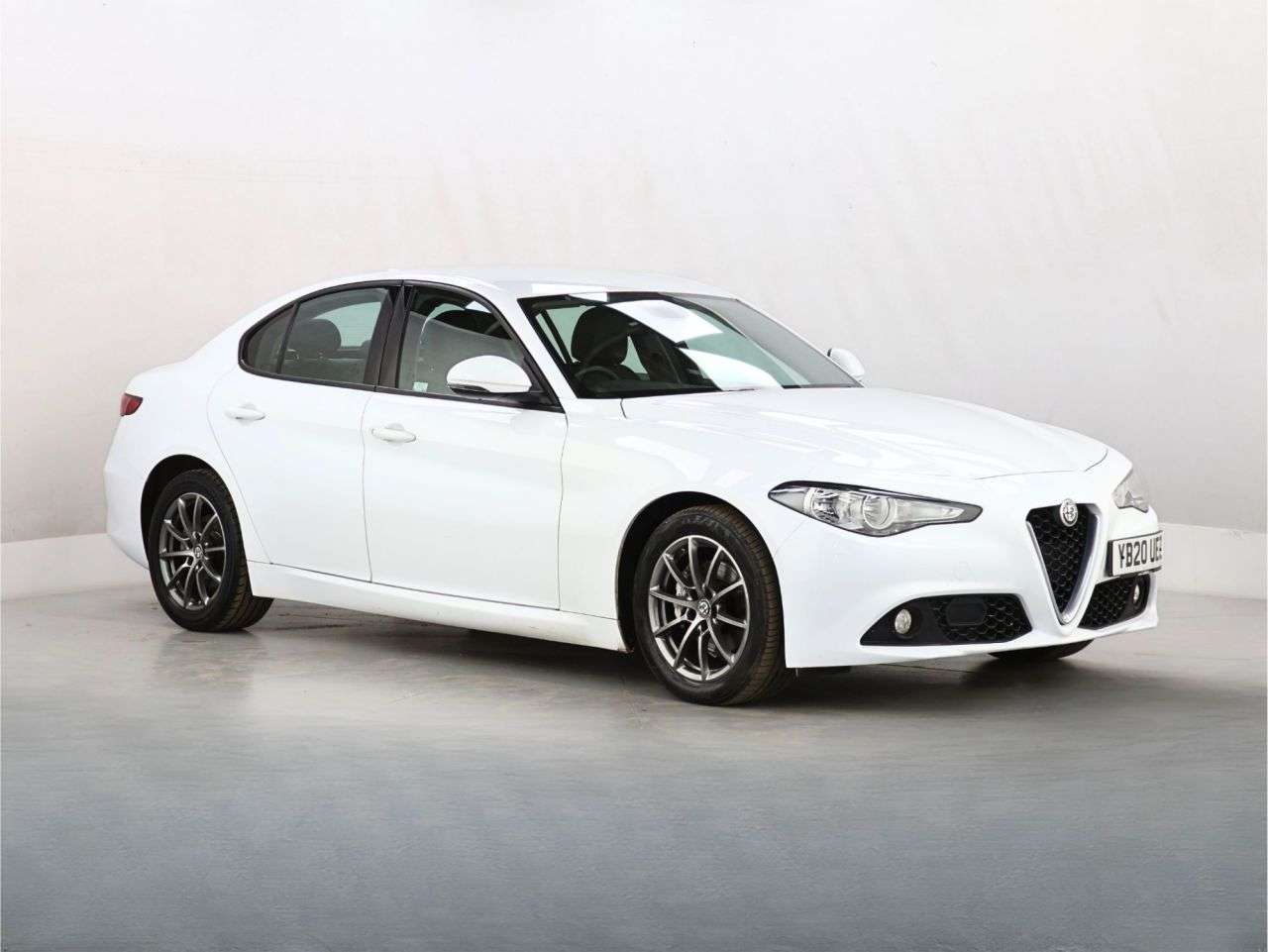 A 2020 ALFA ROMEO GIULIA 2.2 TD Super Saloon 4dr Diesel Auto Euro 6 (s/s) (160 ps) A 2020 ALFA ROMEO GIULIA 2.2 TD Super Saloon 4dr Diesel Auto Euro 6 (s/s) (160 ps)