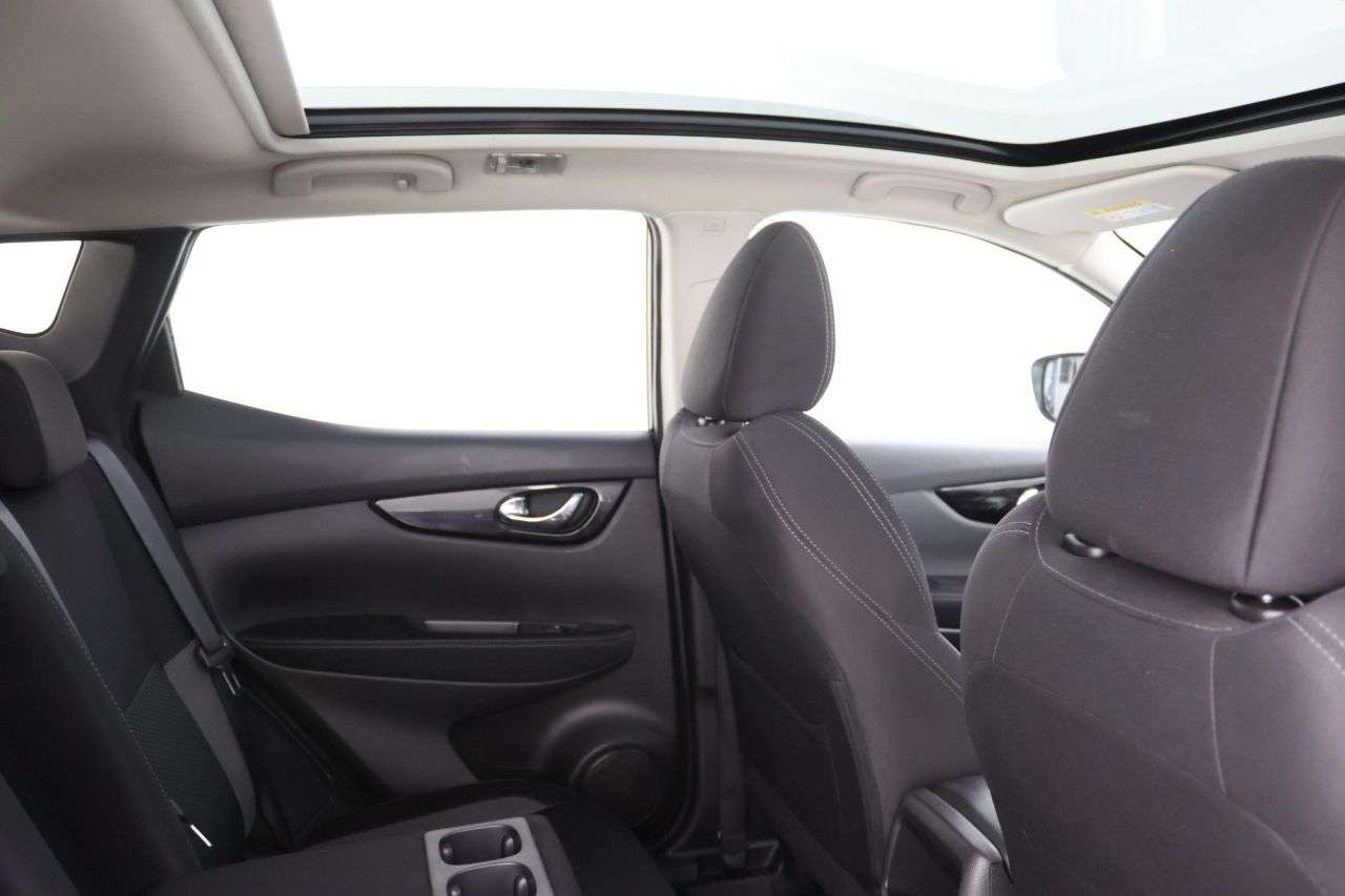 A 2020 NISSAN QASHQAI 1.3 DIG-T N-Connecta SUV 5dr Petrol Manual Euro 6 (s/s) (140 ps) A 2020 NISSAN QASHQAI 1.3 DIG-T N-Connecta SUV 5dr Petrol Manual Euro 6 (s/s) (140 ps)