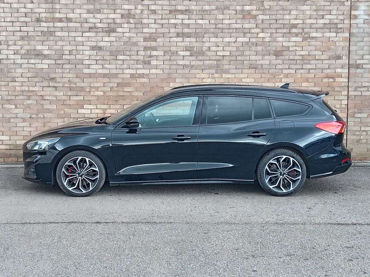 A 2019 FORD FOCUS 2.0 EcoBlue ST-Line X Estate 5dr Diesel Auto Euro 6 (s/s) (150 ps) A 2019 FORD FOCUS 2.0 EcoBlue ST-Line X Estate 5dr Diesel Auto Euro 6 (s/s) (150 ps)