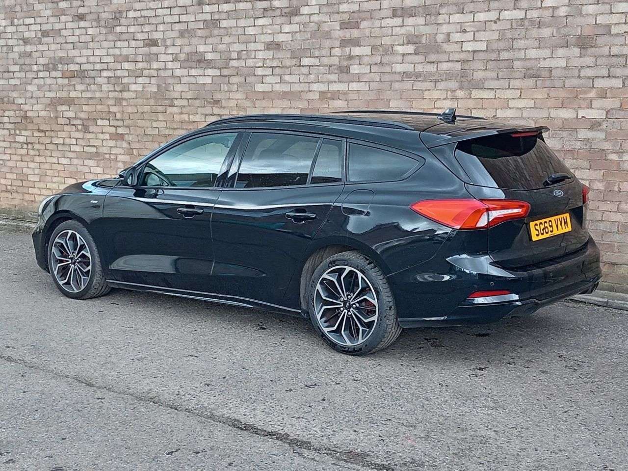 A 2019 FORD FOCUS 2.0 EcoBlue ST-Line X Estate 5dr Diesel Auto Euro 6 (s/s) (150 ps) A 2019 FORD FOCUS 2.0 EcoBlue ST-Line X Estate 5dr Diesel Auto Euro 6 (s/s) (150 ps)