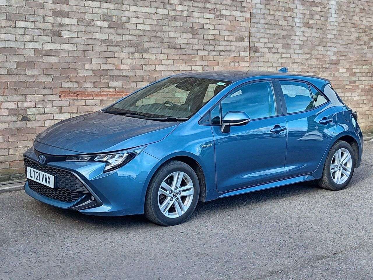 A 2021 TOYOTA COROLLA 1.8 VVT-h GPF Icon Hatchback 5dr Petrol Hybrid CVT Euro 6 (s/s) (122 ps) A 2021 TOYOTA COROLLA 1.8 VVT-h GPF Icon Hatchback 5dr Petrol Hybrid CVT Euro 6 (s/s) (122 ps)