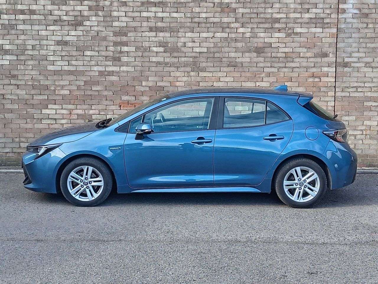 A 2021 TOYOTA COROLLA 1.8 VVT-h GPF Icon Hatchback 5dr Petrol Hybrid CVT Euro 6 (s/s) (122 ps) A 2021 TOYOTA COROLLA 1.8 VVT-h GPF Icon Hatchback 5dr Petrol Hybrid CVT Euro 6 (s/s) (122 ps)