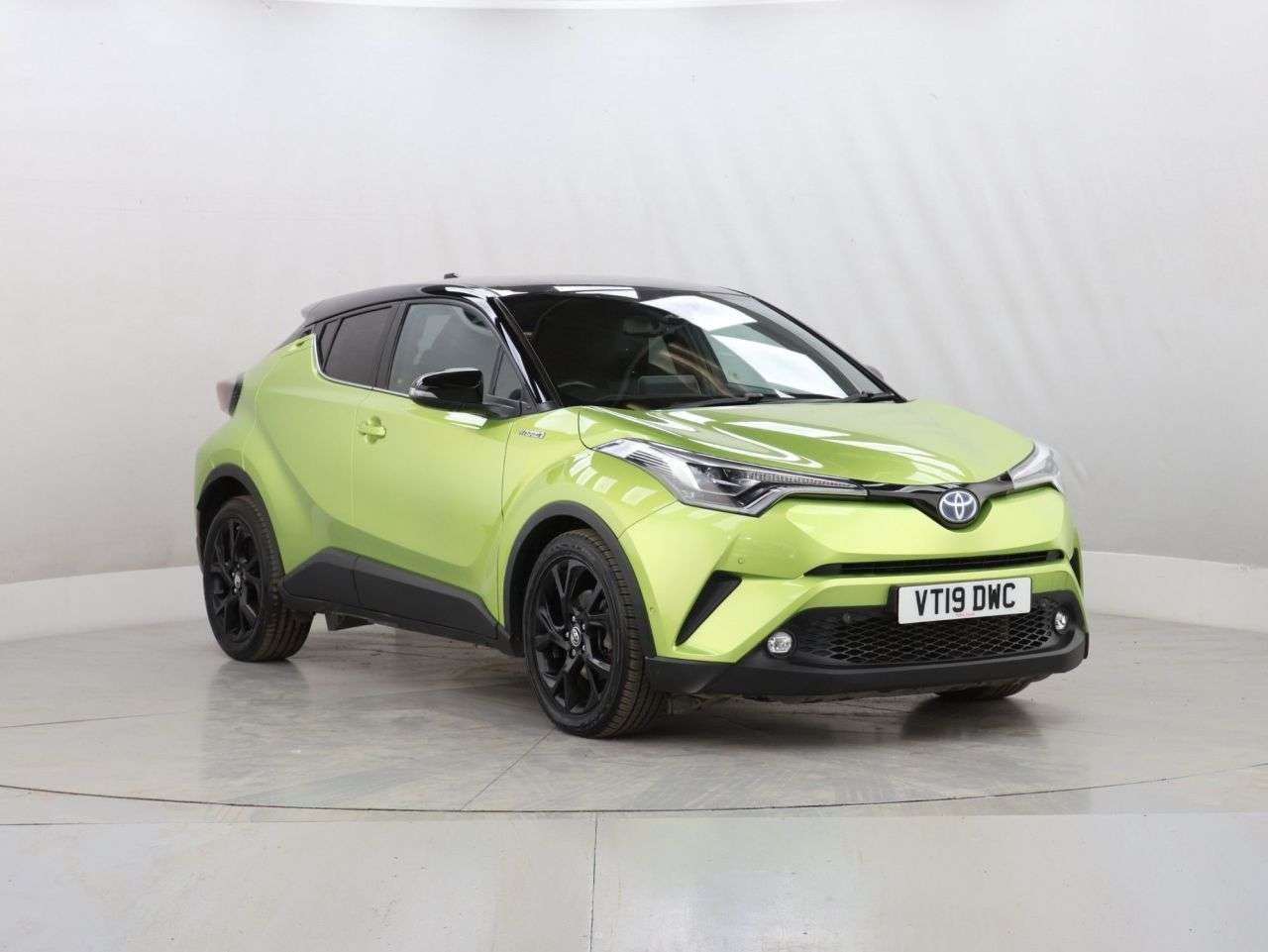 A 2019 TOYOTA C-HR 1.8 VVT-h Lime Edition SUV 5dr Petrol Hybrid CVT Euro 6 (s/s) (122 ps) A 2019 TOYOTA C-HR 1.8 VVT-h Lime Edition SUV 5dr Petrol Hybrid CVT Euro 6 (s/s) (122 ps)