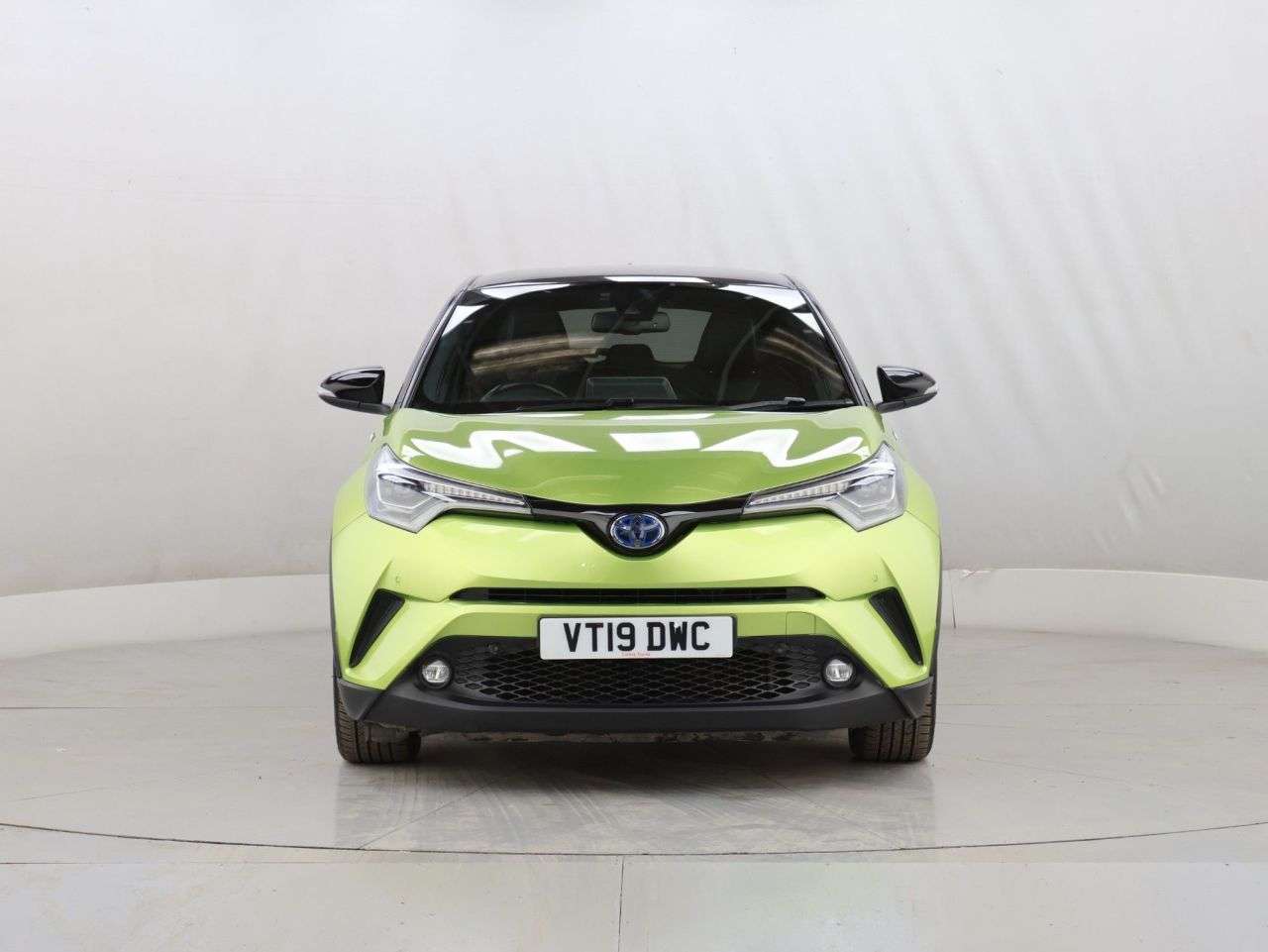 A 2019 TOYOTA C-HR 1.8 VVT-h Lime Edition SUV 5dr Petrol Hybrid CVT Euro 6 (s/s) (122 ps) A 2019 TOYOTA C-HR 1.8 VVT-h Lime Edition SUV 5dr Petrol Hybrid CVT Euro 6 (s/s) (122 ps)