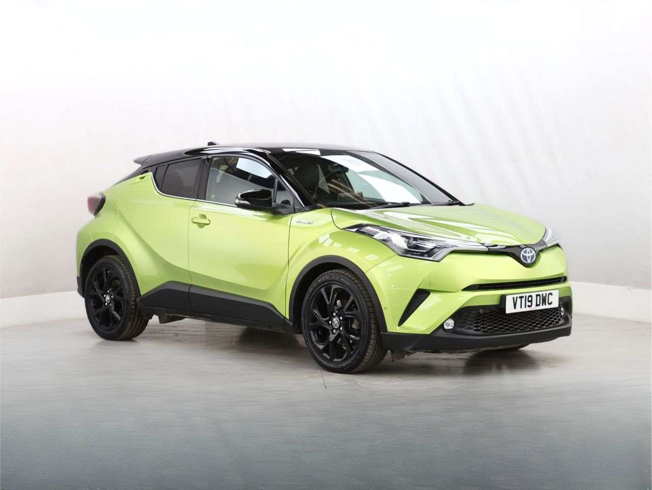 A 2019 TOYOTA C-HR 1.8 VVT-h Lime Edition SUV 5dr Petrol Hybrid CVT Euro 6 (s/s) (122 ps) A 2019 TOYOTA C-HR 1.8 VVT-h Lime Edition SUV 5dr Petrol Hybrid CVT Euro 6 (s/s) (122 ps)