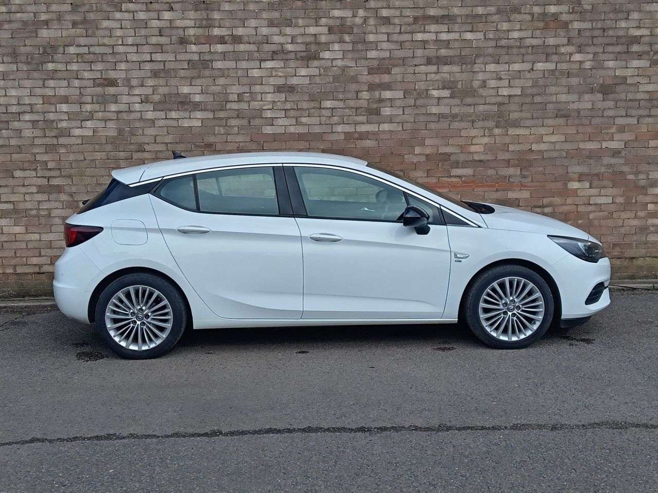 A 2021 VAUXHALL ASTRA 1.2 Turbo Elite Nav Premium Hatchback 5dr Petrol Manual Euro 6 (s/s) (145 p A 2021 VAUXHALL ASTRA 1.2 Turbo Elite Nav Premium Hatchback 5dr Petrol Manual Euro 6 (s/s) (145 p