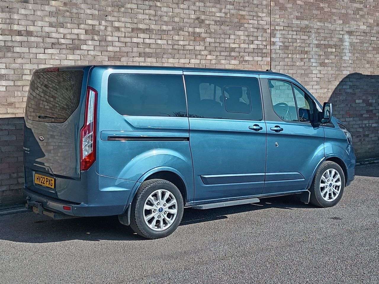A 2022 FORD TOURNEO CUSTOM 2.0 320 EcoBlue Titanium Minibus Double Cab 5dr Diesel Auto L1 Euro 6 (s/s) A 2022 FORD TOURNEO CUSTOM 2.0 320 EcoBlue Titanium Minibus Double Cab 5dr Diesel Auto L1 Euro 6 (s/s)