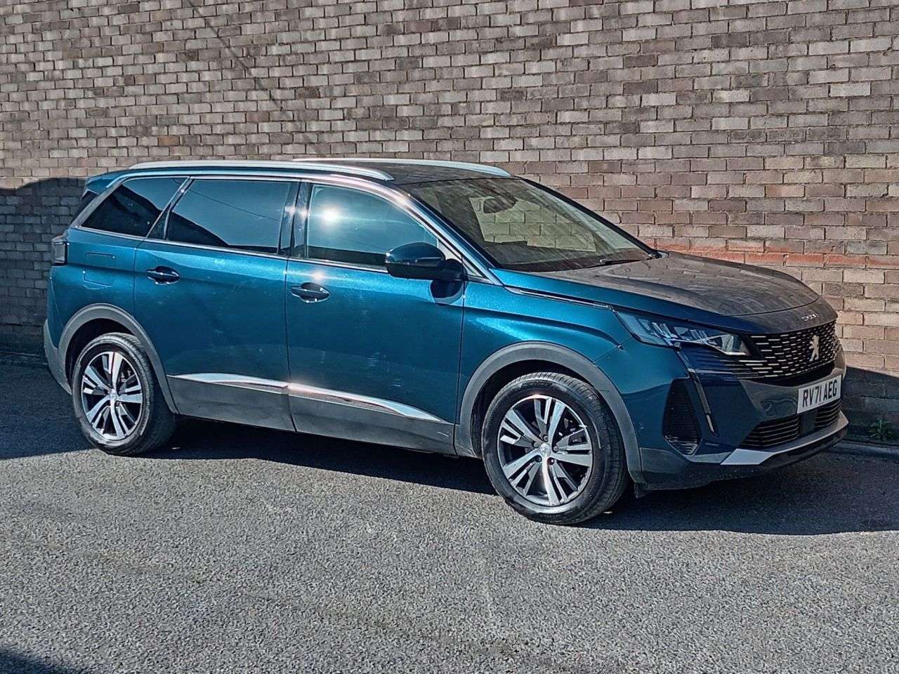 A 2021 PEUGEOT 5008 1.5 BlueHDi Allure Premium SUV 5dr Diesel EAT Euro 6 (s/s) (130 ps) A 2021 PEUGEOT 5008 1.5 BlueHDi Allure Premium SUV 5dr Diesel EAT Euro 6 (s/s) (130 ps)