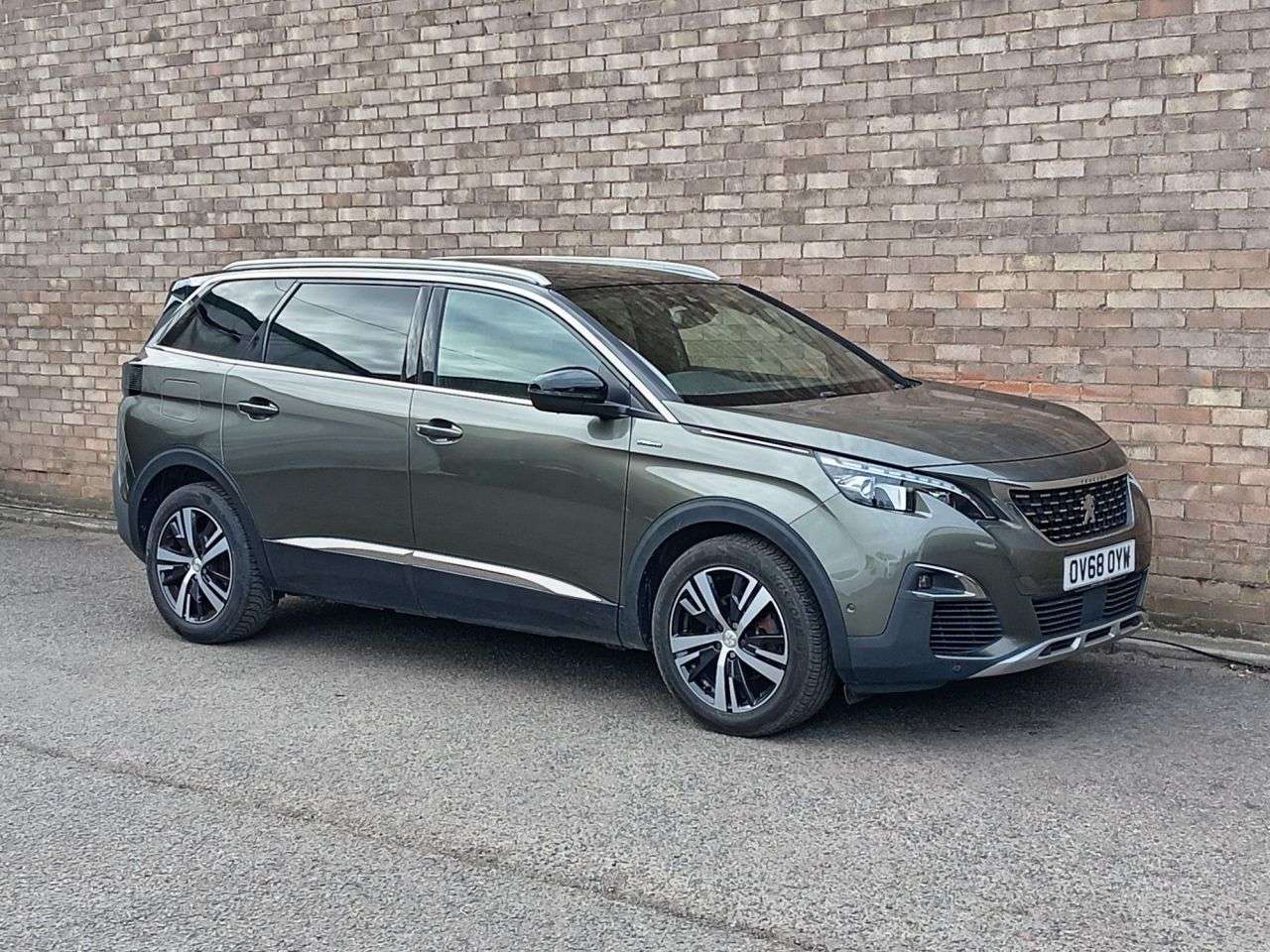 A 2018 PEUGEOT 5008 1.2 PureTech GT Line SUV 5dr Petrol Manual Euro 6 (s/s) (130 ps) A 2018 PEUGEOT 5008 1.2 PureTech GT Line SUV 5dr Petrol Manual Euro 6 (s/s) (130 ps)