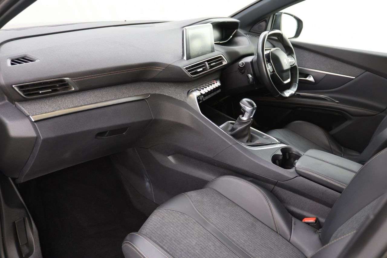 2018 PEUGEOT 5008 2018 PEUGEOT 5008