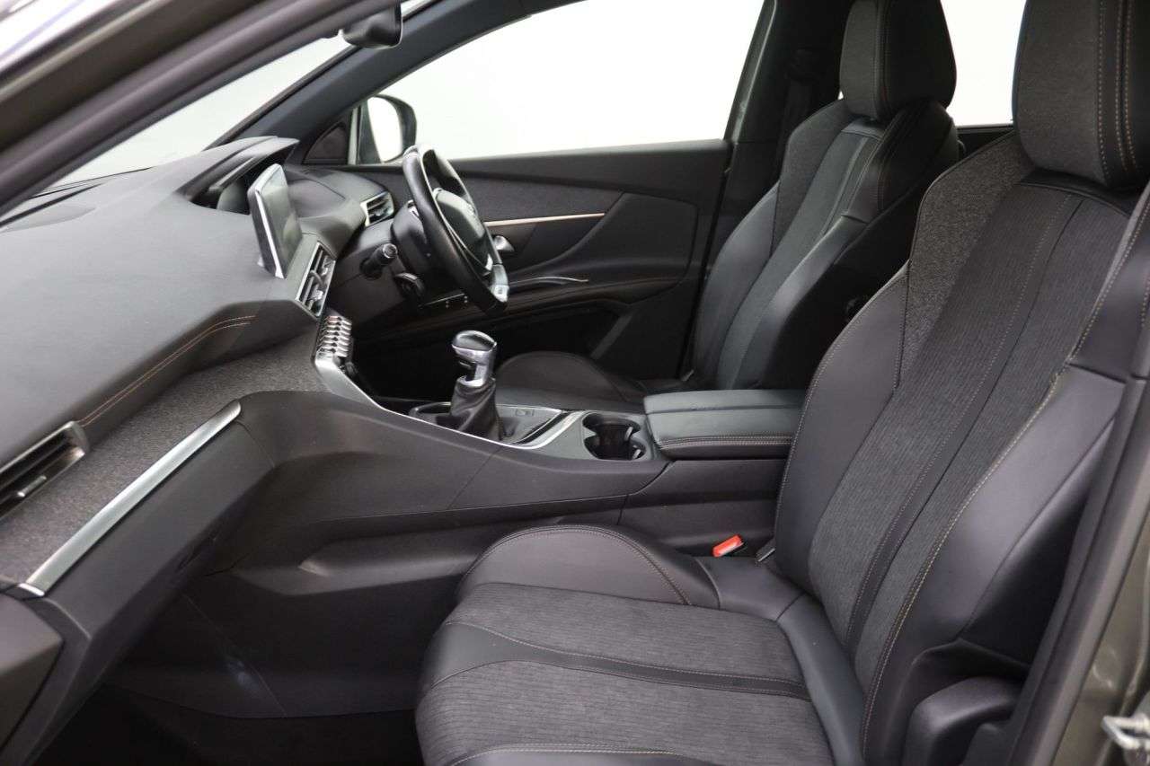 2018 PEUGEOT 5008 2018 PEUGEOT 5008