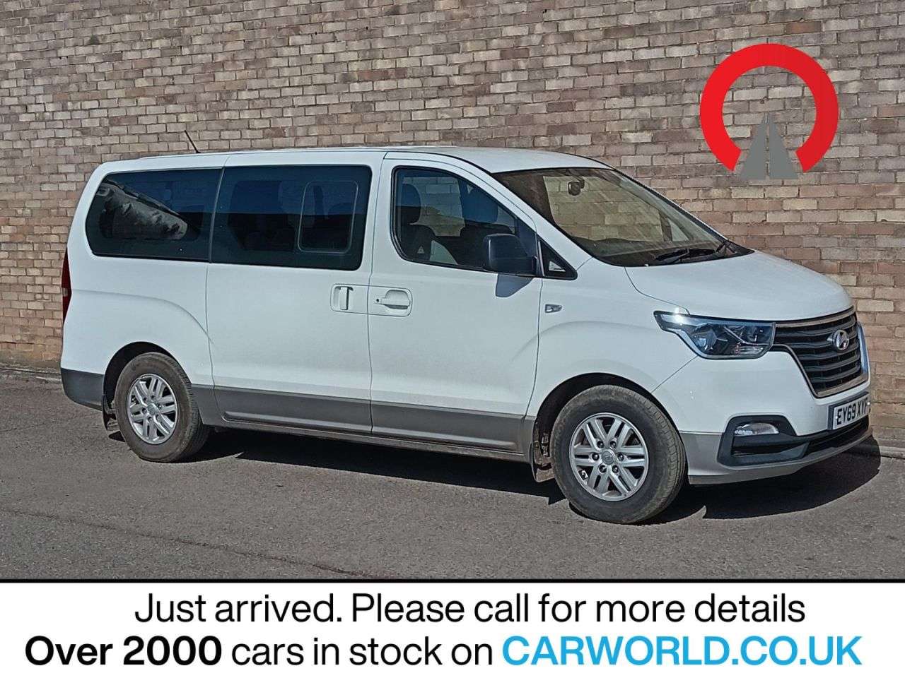 A 2019 HYUNDAI I800 2.5 CRDi SE MPV 5dr Diesel Auto Euro 6 (170 ps) A 2019 HYUNDAI I800 2.5 CRDi SE MPV 5dr Diesel Auto Euro 6 (170 ps)