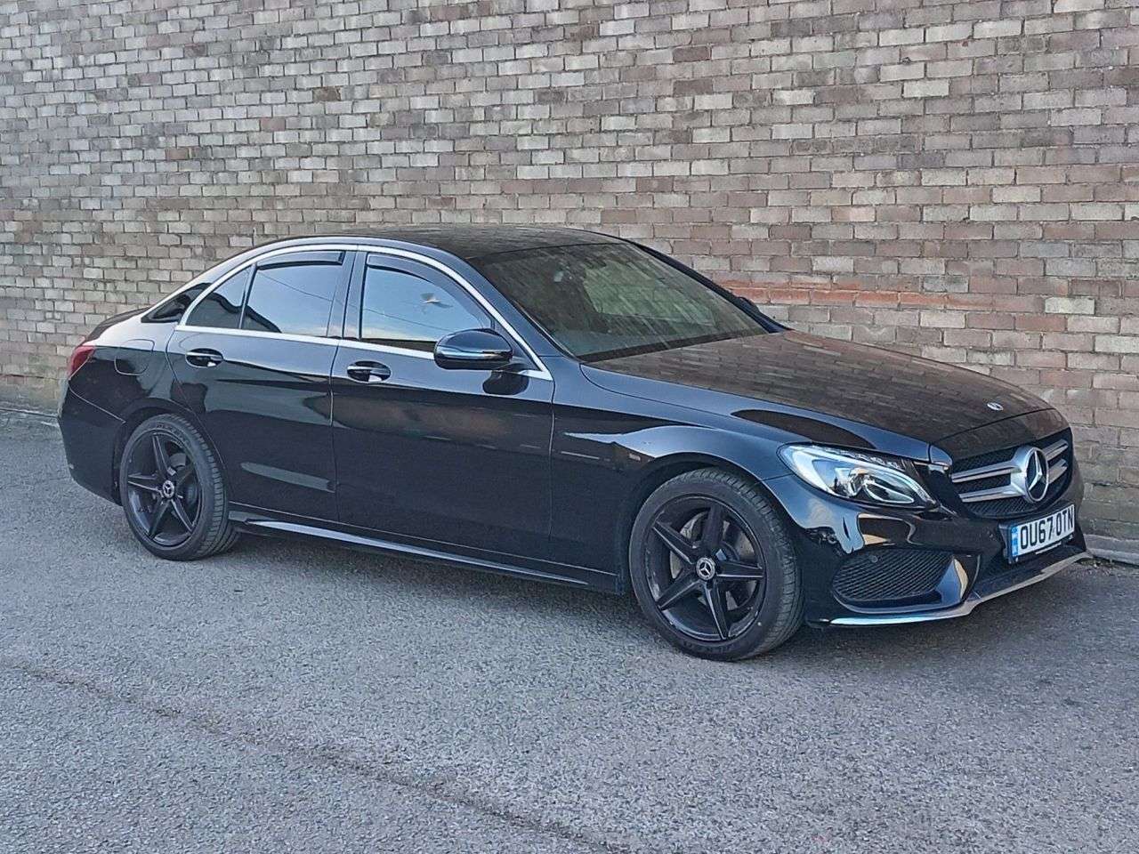 A 2017 MERCEDES-BENZ C CLASS 2.1 C220d AMG Line Saloon 4dr Diesel G-Tronic+ Euro 6 (s/s) (170 ps) A 2017 MERCEDES-BENZ C CLASS 2.1 C220d AMG Line Saloon 4dr Diesel G-Tronic+ Euro 6 (s/s) (170 ps)