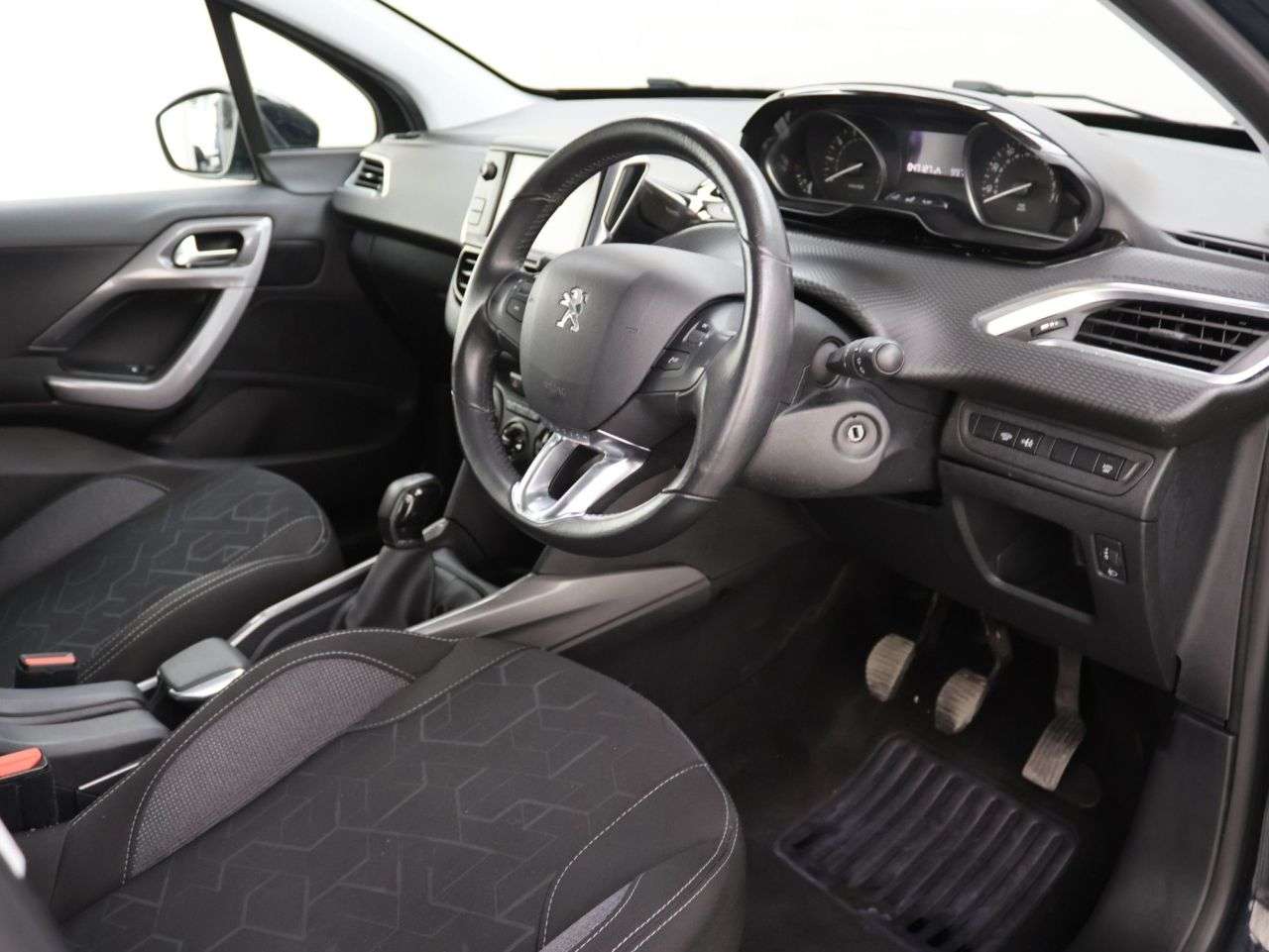 2018 PEUGEOT 2008 2018 PEUGEOT 2008