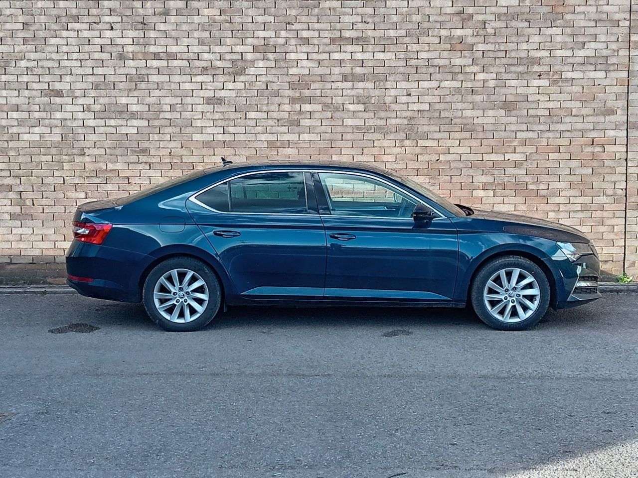 A 2021 SKODA SUPERB 1.4 TSI iV 13kWh SE Technology Hatchback 5dr Petrol Plug-in Hybrid DSG Euro A 2021 SKODA SUPERB 1.4 TSI iV 13kWh SE Technology Hatchback 5dr Petrol Plug-in Hybrid DSG Euro