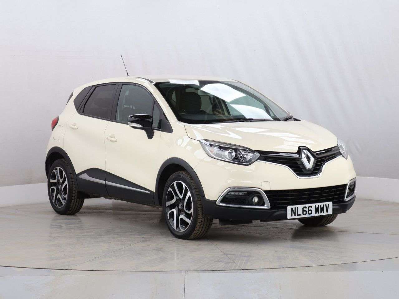 A 2017 RENAULT CAPTUR 1.5 dCi ENERGY Dynamique S Nav SUV 5dr Diesel Manual Euro 6 (s/s) (110 ps) A 2017 RENAULT CAPTUR 1.5 dCi ENERGY Dynamique S Nav SUV 5dr Diesel Manual Euro 6 (s/s) (110 ps)