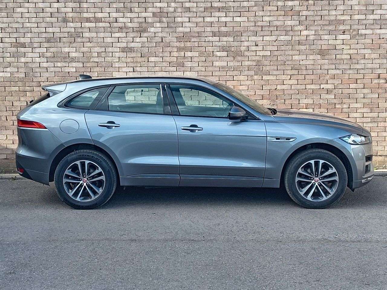 A 2019 JAGUAR F-PACE 2.0 D180 R-Sport SUV 5dr Diesel Auto AWD Euro 6 (s/s) (180 ps) A 2019 JAGUAR F-PACE 2.0 D180 R-Sport SUV 5dr Diesel Auto AWD Euro 6 (s/s) (180 ps)