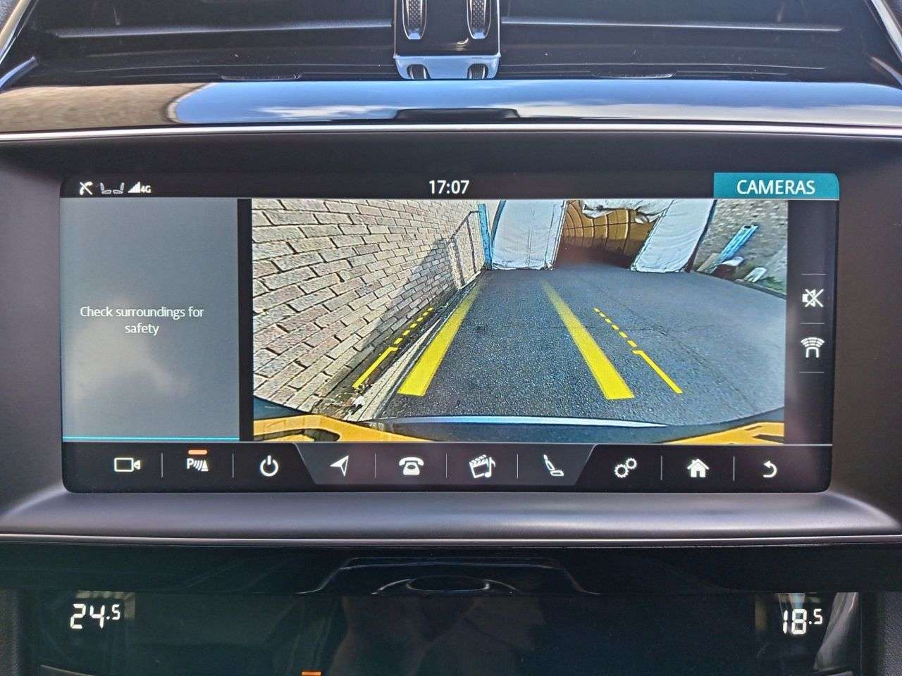 A 2019 JAGUAR F-PACE 2.0 D180 R-Sport SUV 5dr Diesel Auto AWD Euro 6 (s/s) (180 ps) A 2019 JAGUAR F-PACE 2.0 D180 R-Sport SUV 5dr Diesel Auto AWD Euro 6 (s/s) (180 ps)