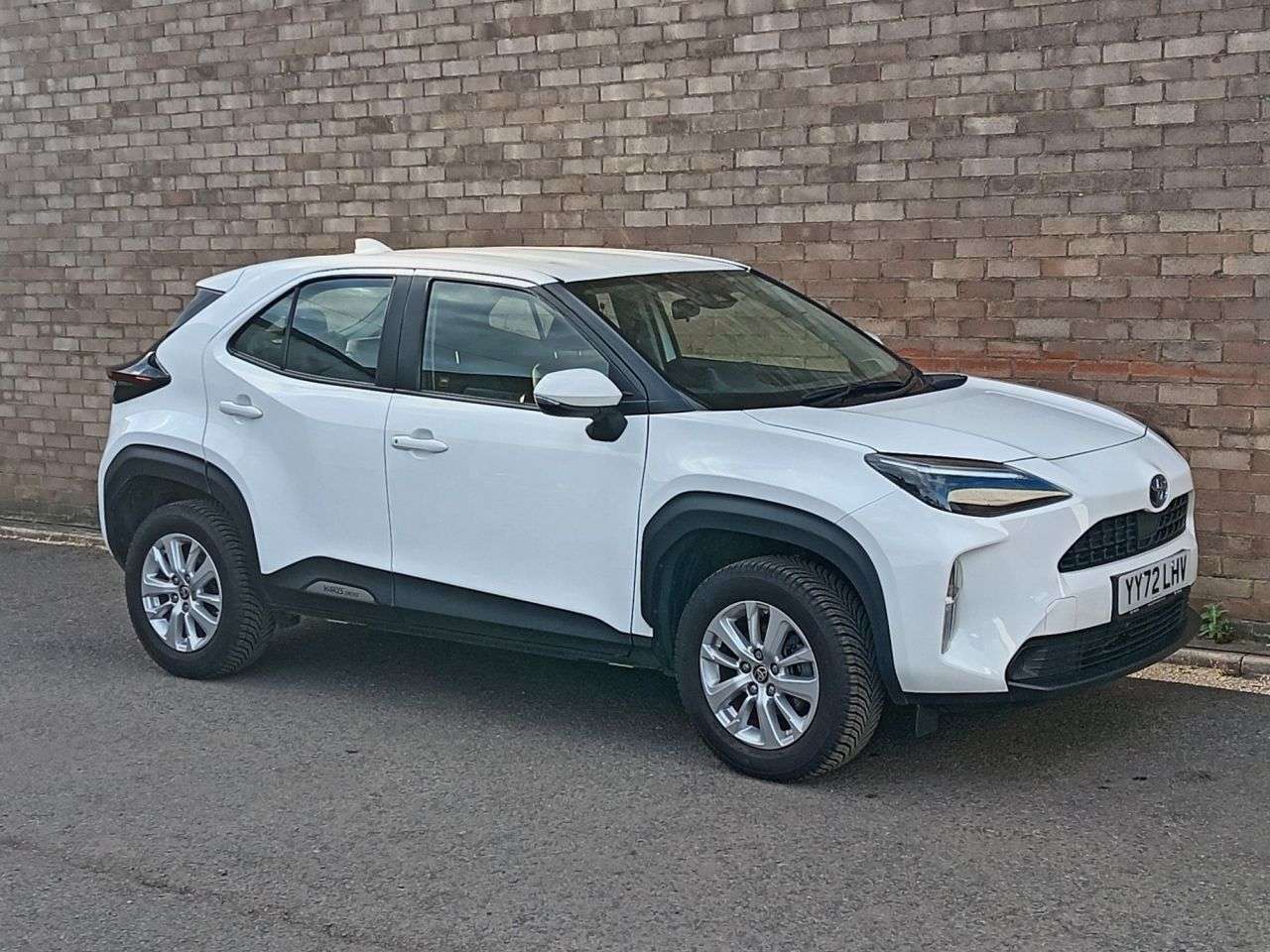 A 2022 TOYOTA YARIS CROSS 1.5 VVT-h Icon SUV 5dr Petrol Hybrid E-CVT Euro 6 (s/s) (116 ps) A 2022 TOYOTA YARIS CROSS 1.5 VVT-h Icon SUV 5dr Petrol Hybrid E-CVT Euro 6 (s/s) (116 ps)