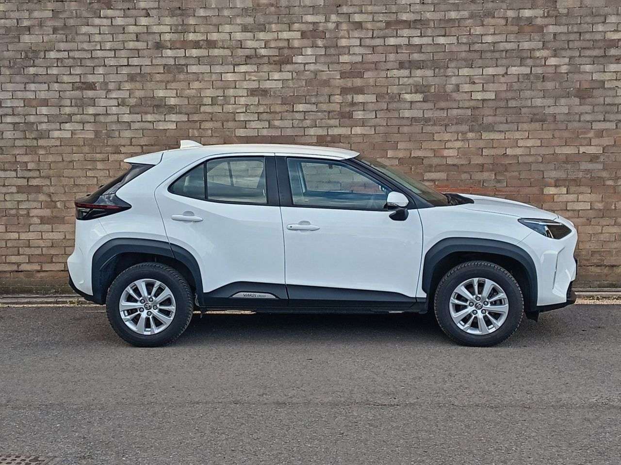 A 2022 TOYOTA YARIS CROSS 1.5 VVT-h Icon SUV 5dr Petrol Hybrid E-CVT Euro 6 (s/s) (116 ps) A 2022 TOYOTA YARIS CROSS 1.5 VVT-h Icon SUV 5dr Petrol Hybrid E-CVT Euro 6 (s/s) (116 ps)