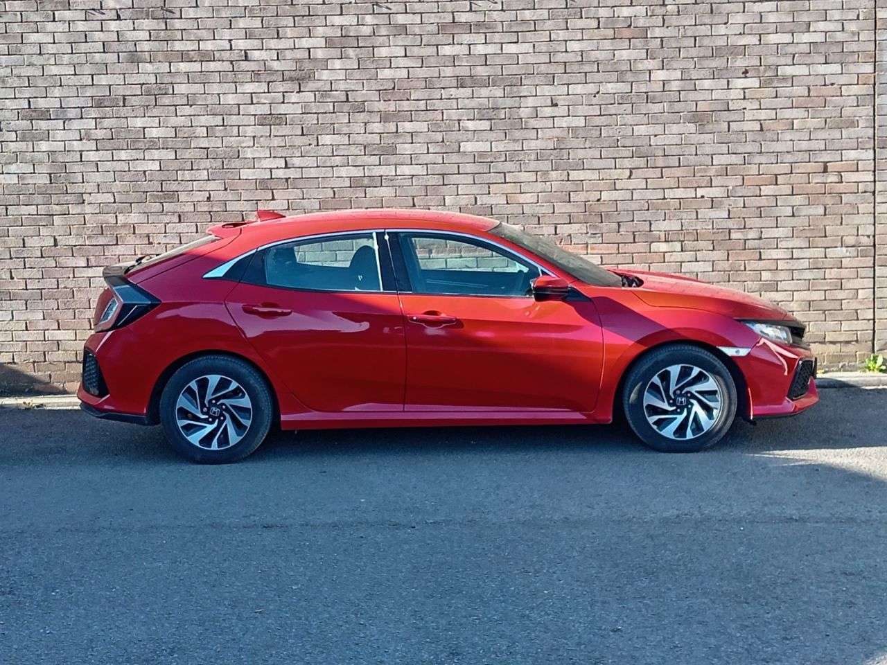 A 2019 HONDA CIVIC 1.0 VTEC Turbo SE Hatchback 5dr Petrol CVT Euro 6 (s/s) (126 ps) A 2019 HONDA CIVIC 1.0 VTEC Turbo SE Hatchback 5dr Petrol CVT Euro 6 (s/s) (126 ps)