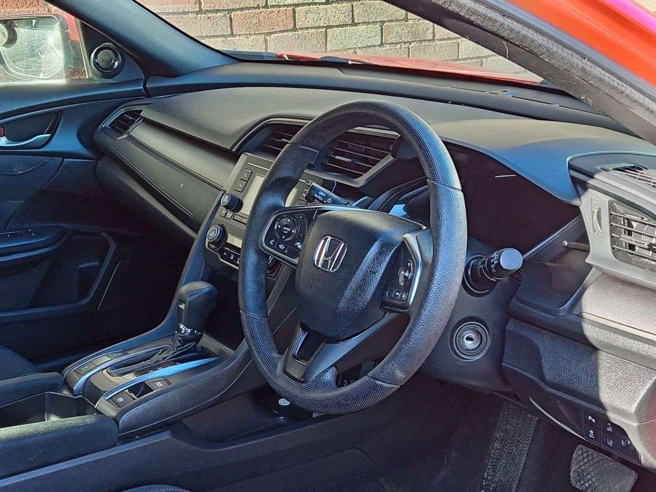 A 2019 HONDA CIVIC 1.0 VTEC Turbo SE Hatchback 5dr Petrol CVT Euro 6 (s/s) (126 ps) A 2019 HONDA CIVIC 1.0 VTEC Turbo SE Hatchback 5dr Petrol CVT Euro 6 (s/s) (126 ps)