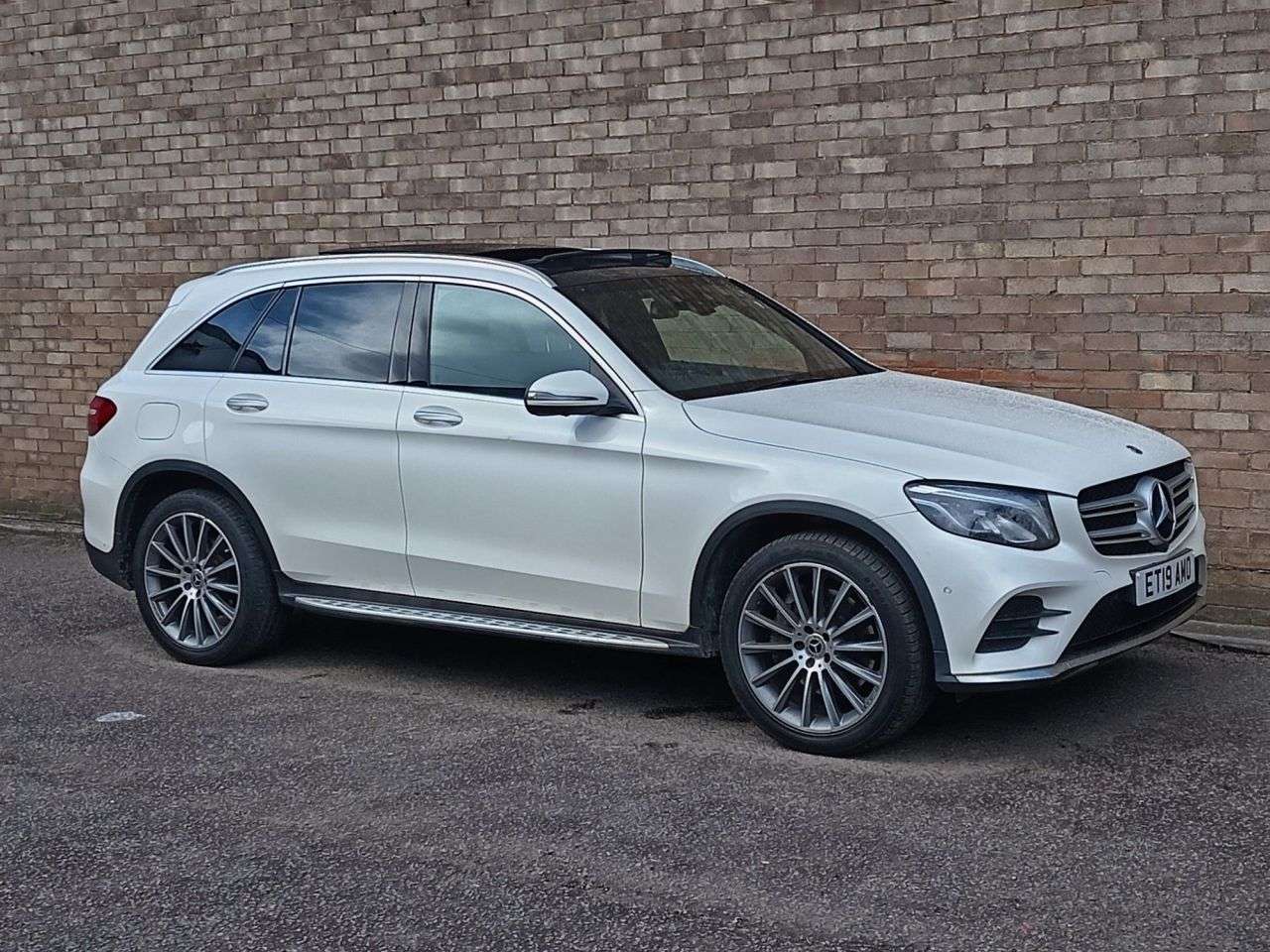 A 2019 MERCEDES-BENZ GLC CLASS 2.0 GLC250 AMG Line (Premium) SUV 5dr Petrol G-Tronic+ 4MATIC Euro 6 (s/s) A 2019 MERCEDES-BENZ GLC CLASS 2.0 GLC250 AMG Line (Premium) SUV 5dr Petrol G-Tronic+ 4MATIC Euro 6 (s/s)