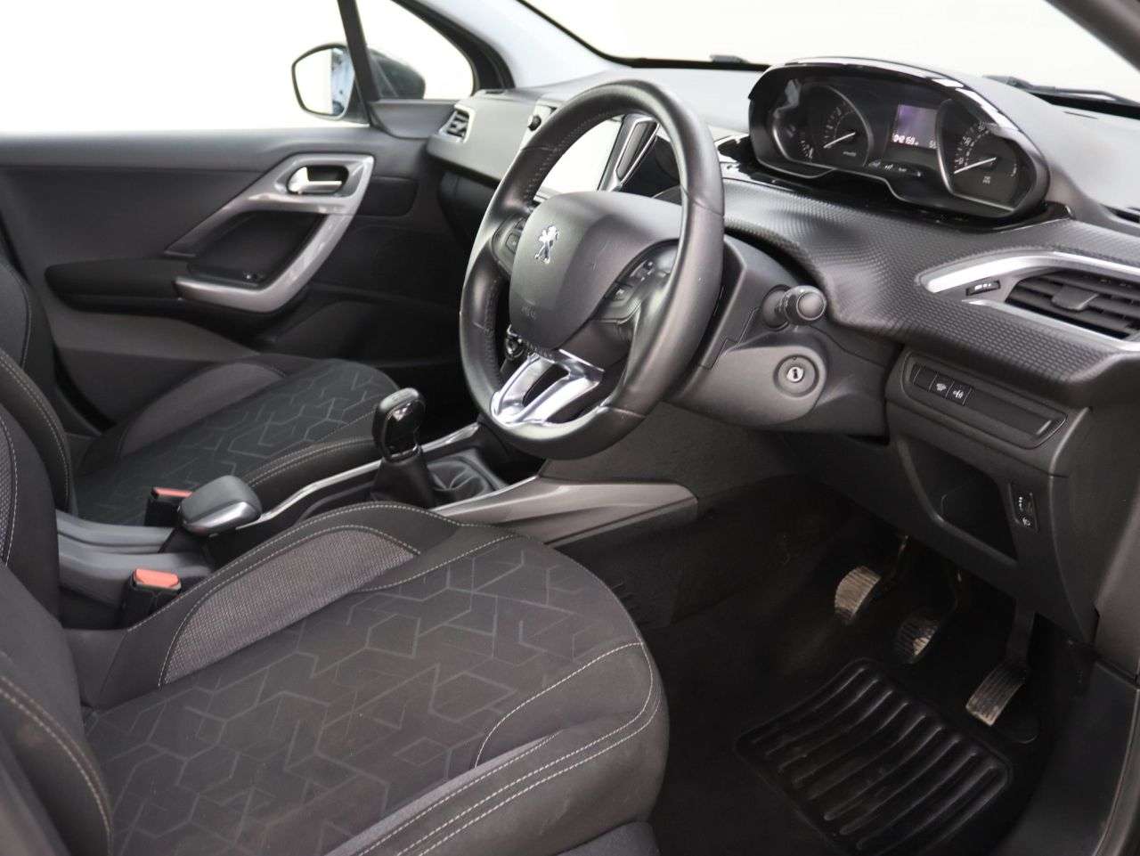 2018 PEUGEOT 2008 2018 PEUGEOT 2008