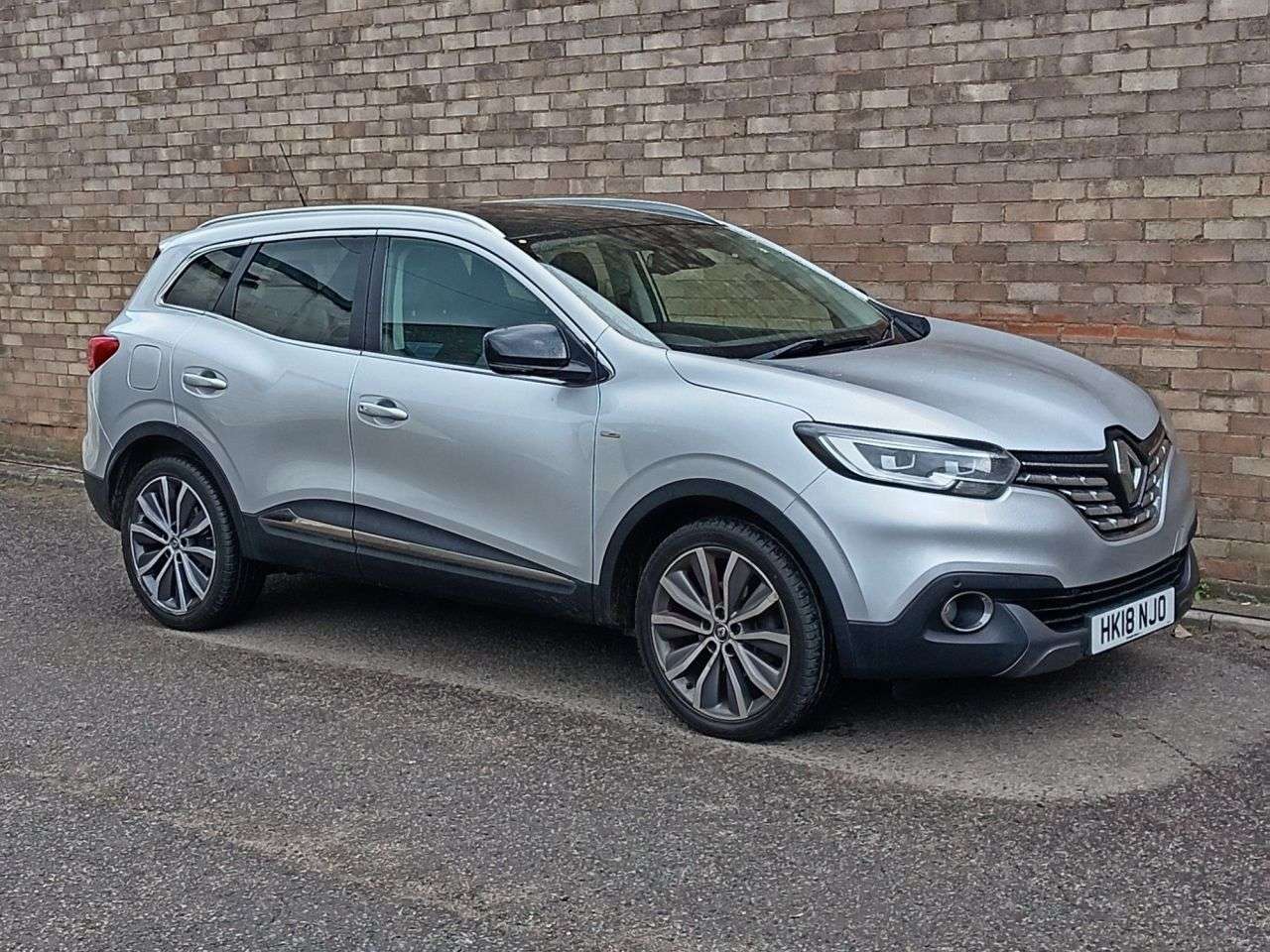 A 2018 RENAULT KADJAR 1.2 TCe Signature Nav SUV 5dr Petrol Manual Euro 6 (s/s) (130 ps) A 2018 RENAULT KADJAR 1.2 TCe Signature Nav SUV 5dr Petrol Manual Euro 6 (s/s) (130 ps)